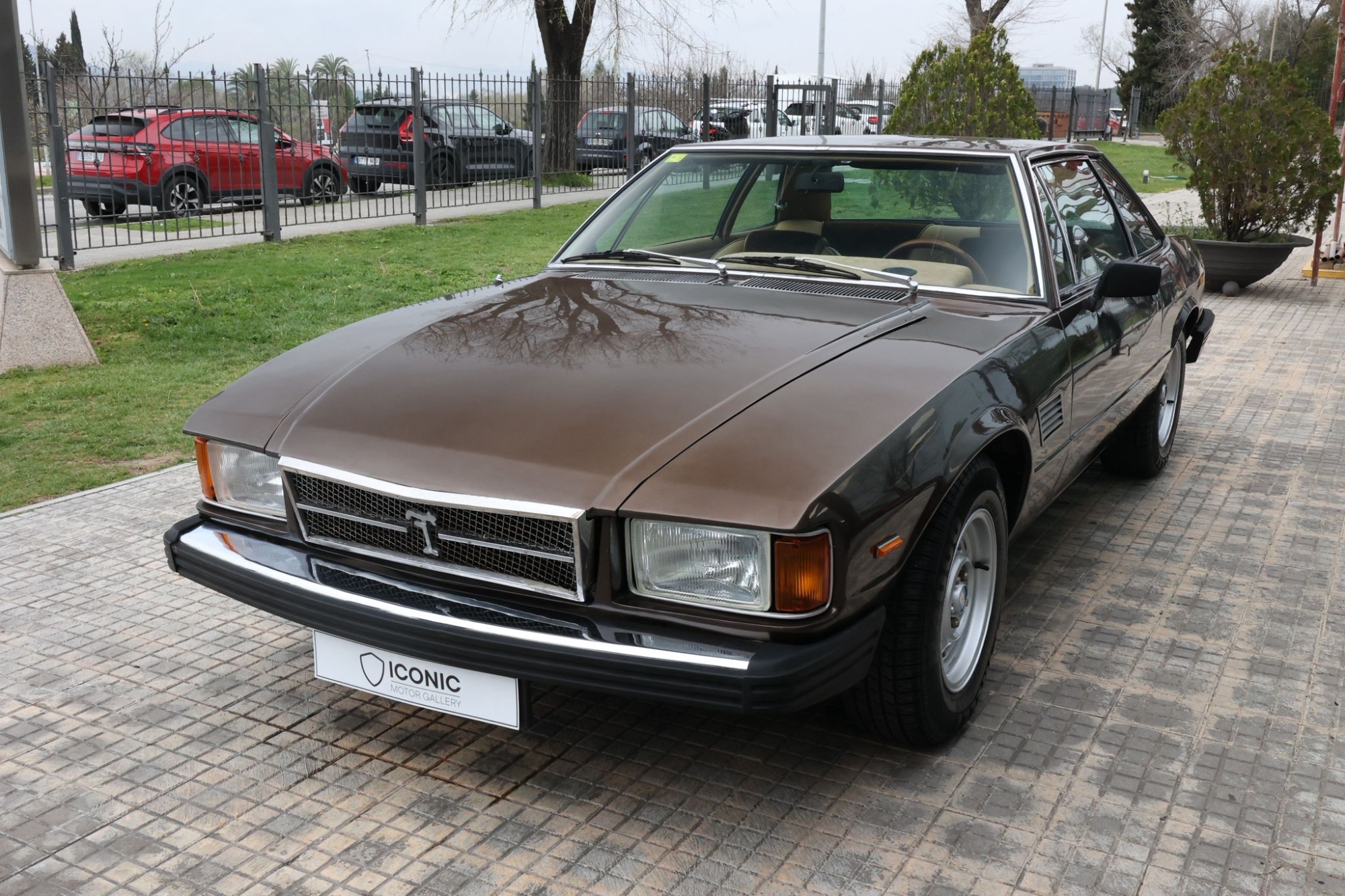 DE TOMASO LONGCHAMPS