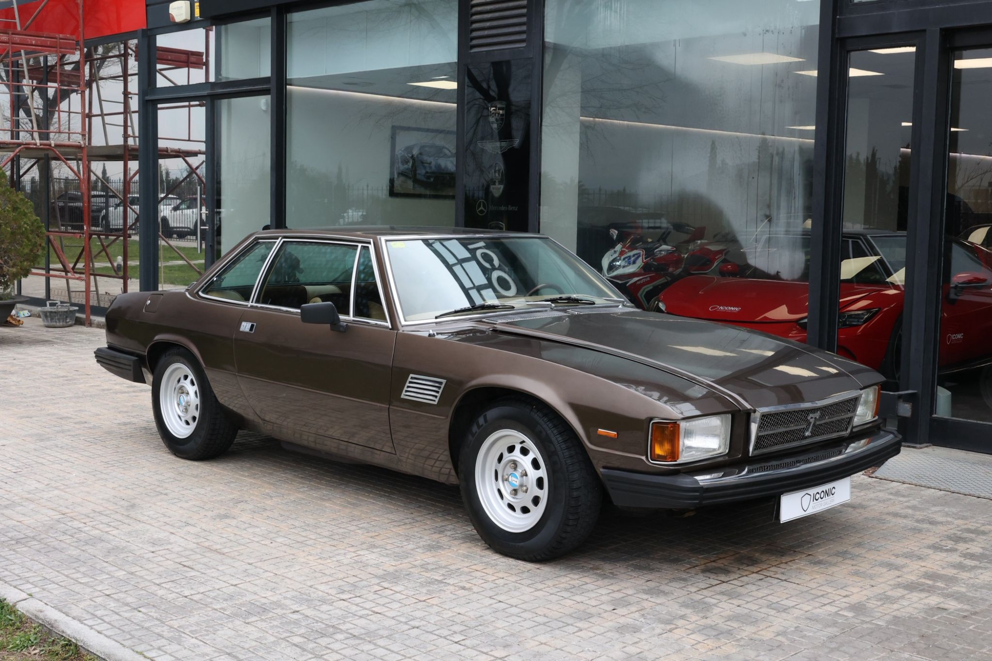 DE TOMASO LONGCHAMPS