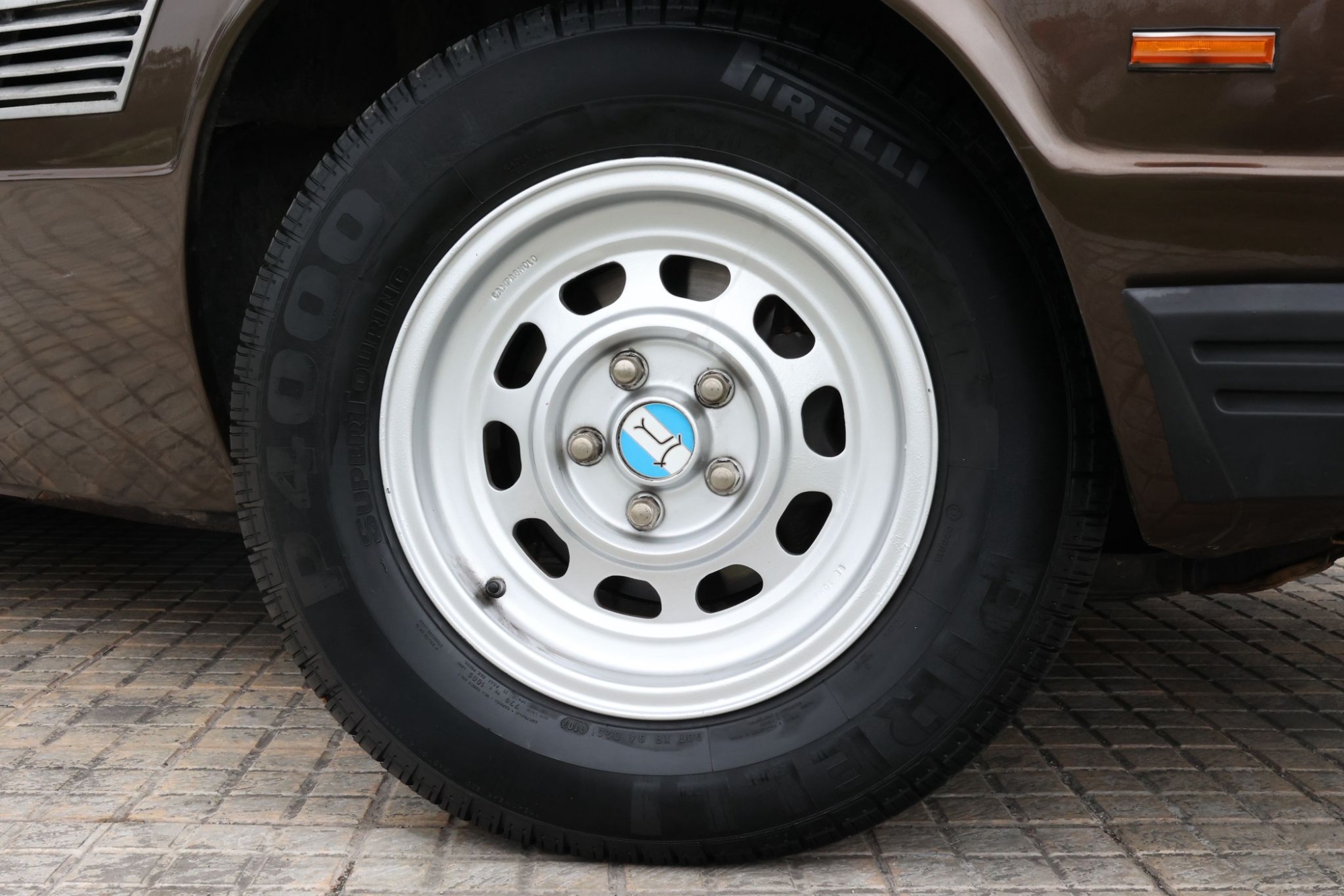 DE TOMASO LONGCHAMPS