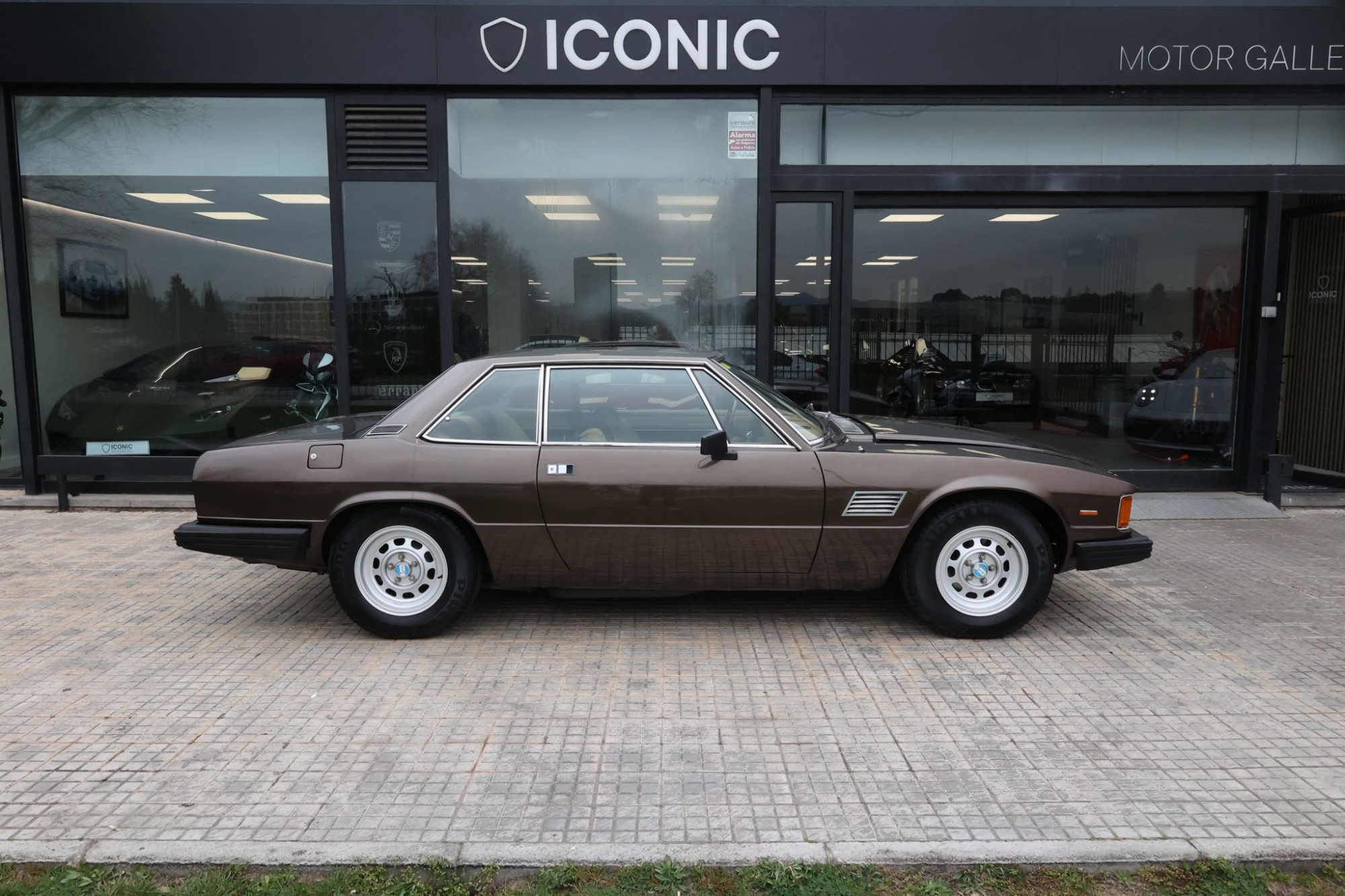 DE TOMASO LONGCHAMPS