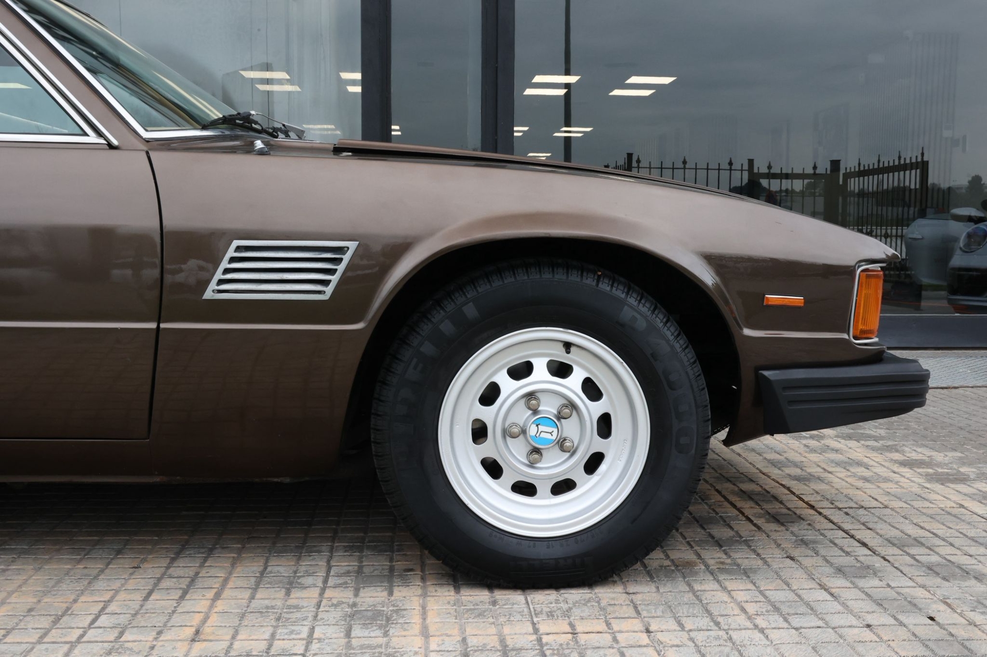 DE TOMASO LONGCHAMPS