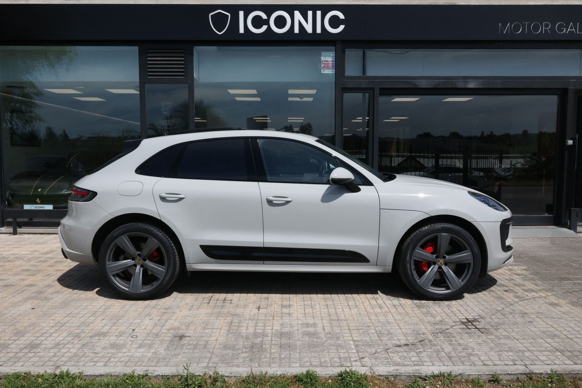 PORSCHE MACAN S