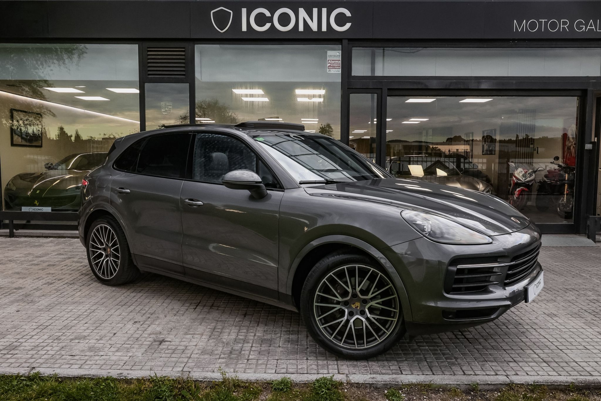 PORSCHE CAYENNE E-HYBRID