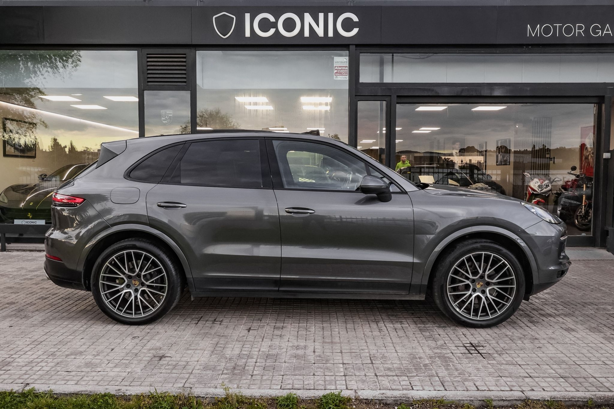 PORSCHE CAYENNE E-HYBRID