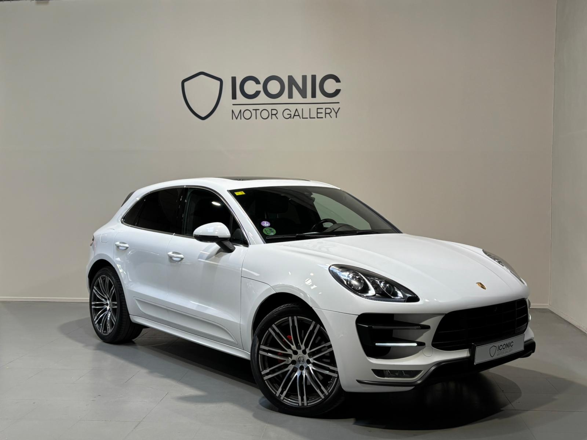 PORSCHE MACAN TURBO 