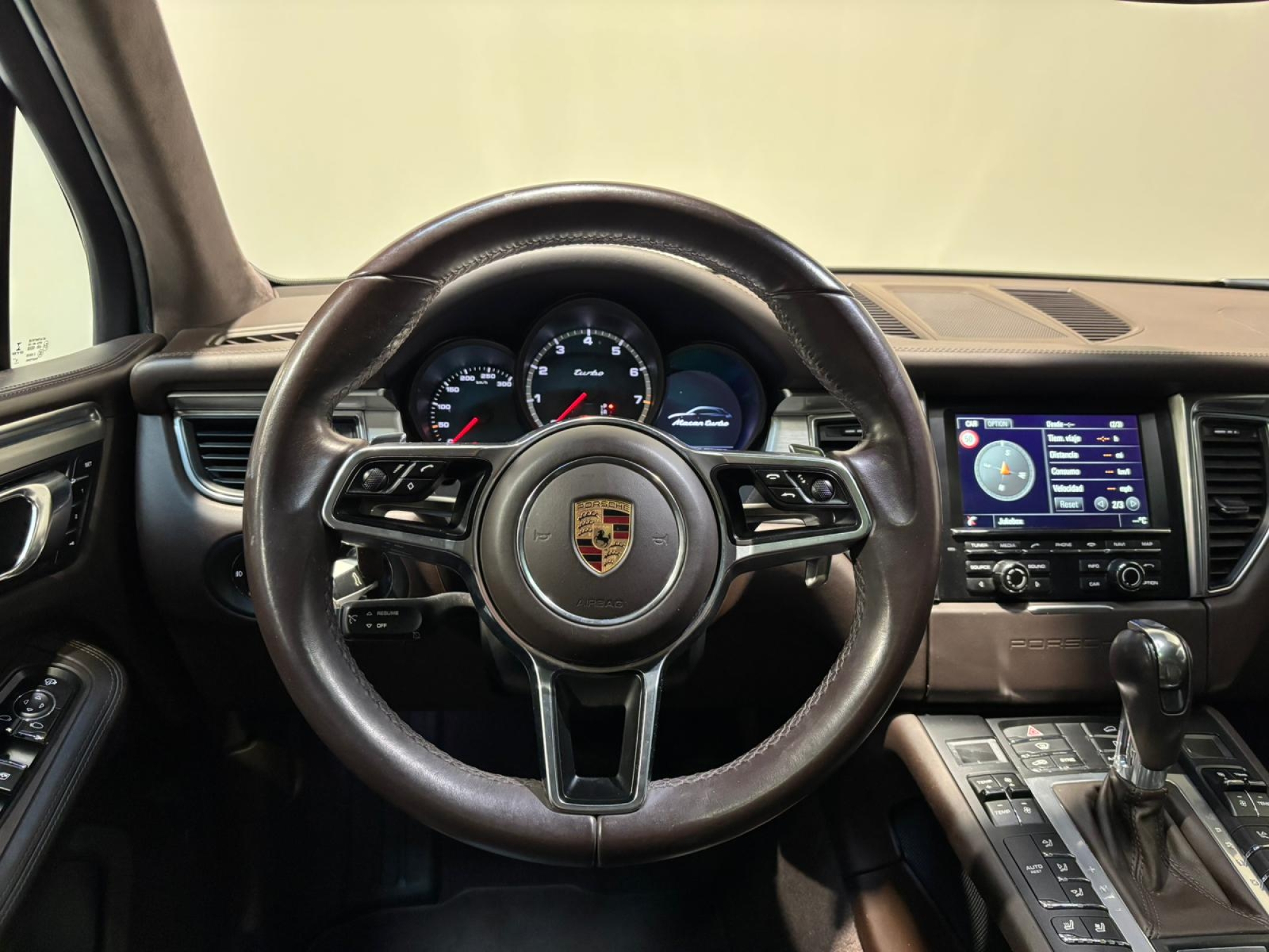 PORSCHE MACAN TURBO 