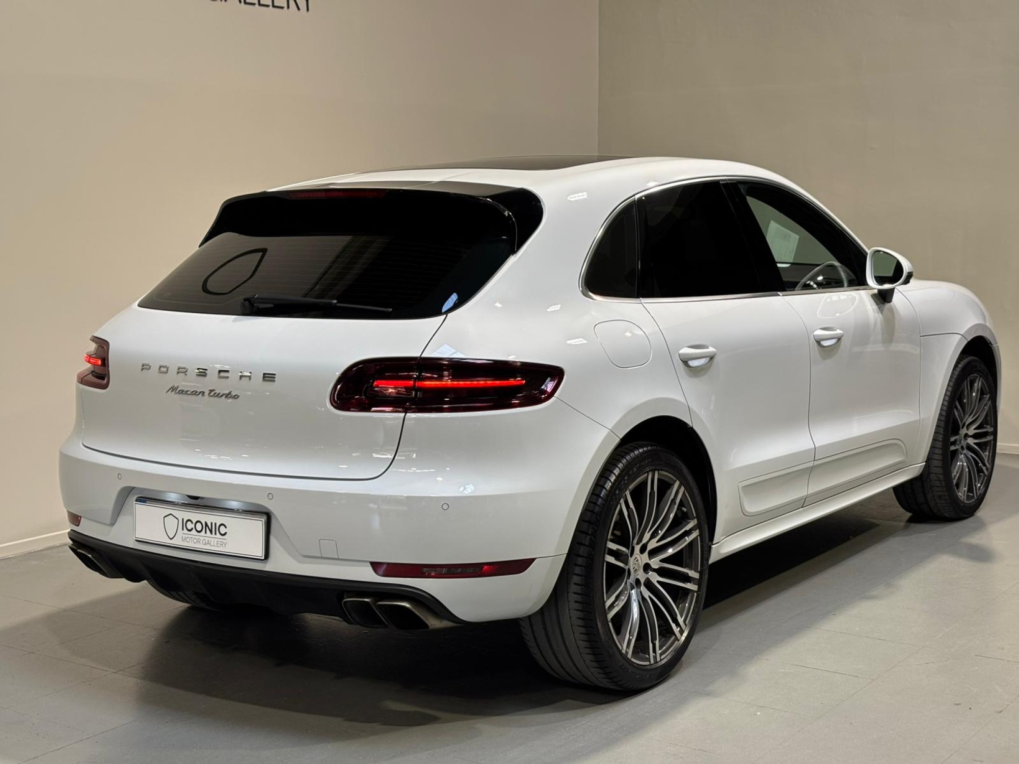 PORSCHE MACAN TURBO 
