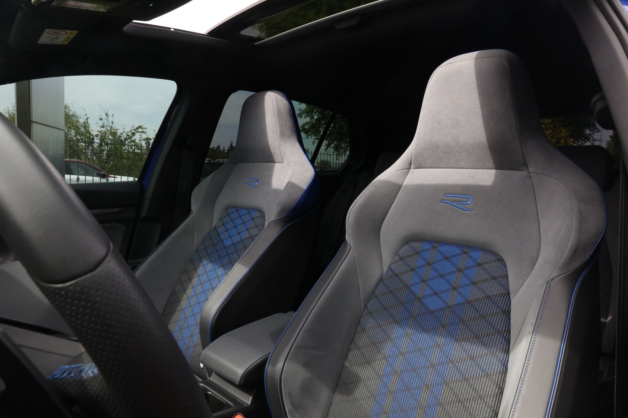 VOLKSWAGEN GOLF 8.5 R