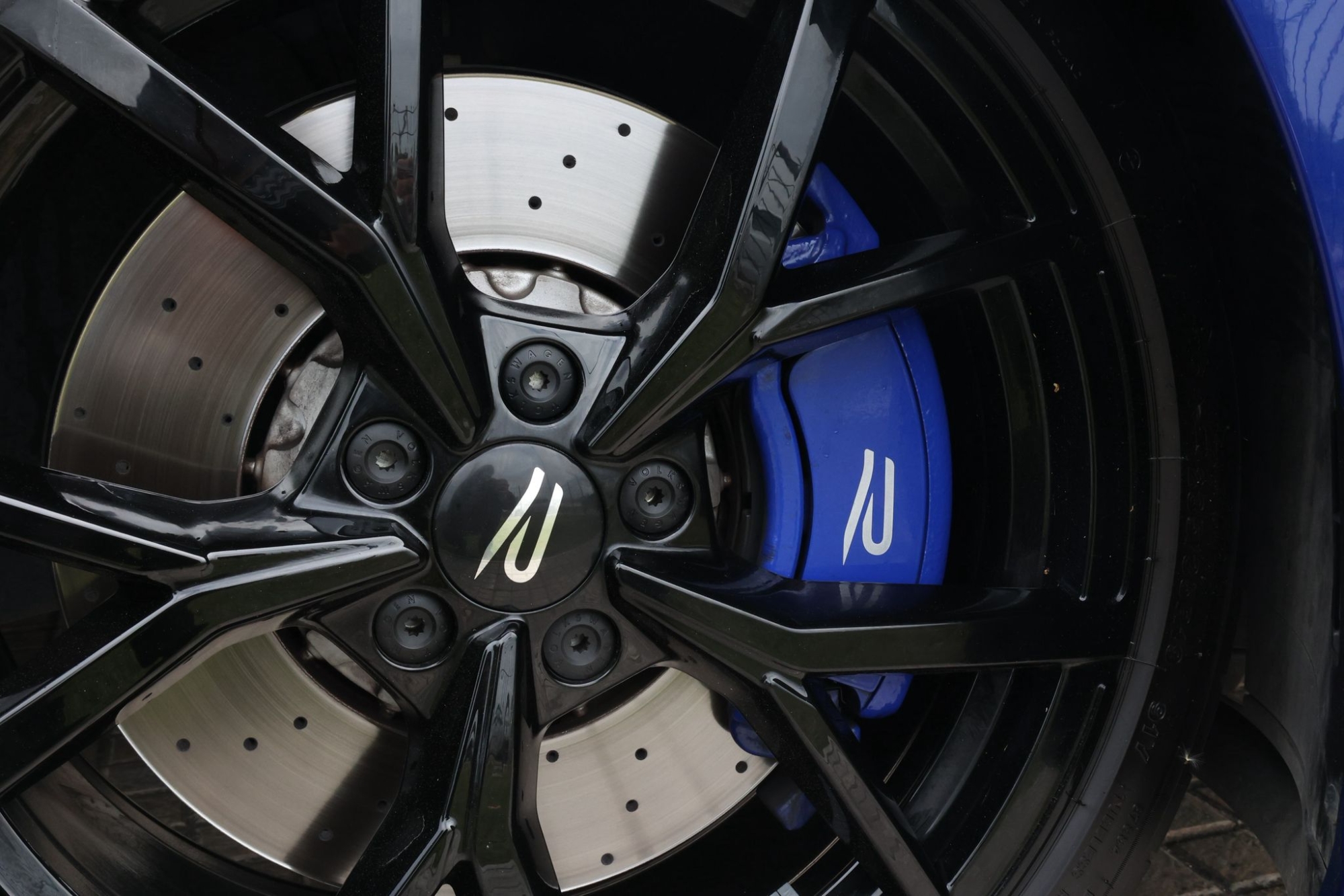 VOLKSWAGEN GOLF 8.5 R