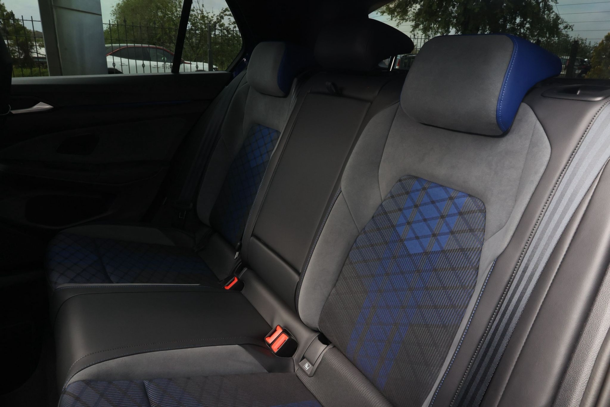 VOLKSWAGEN GOLF 8.5 R