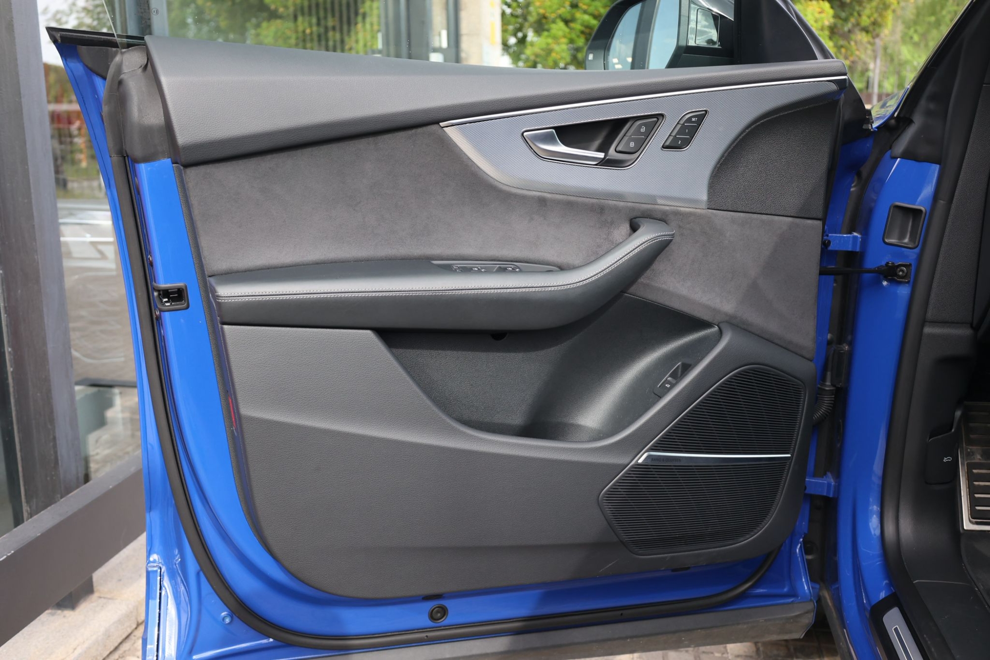 AUDI RSQ8