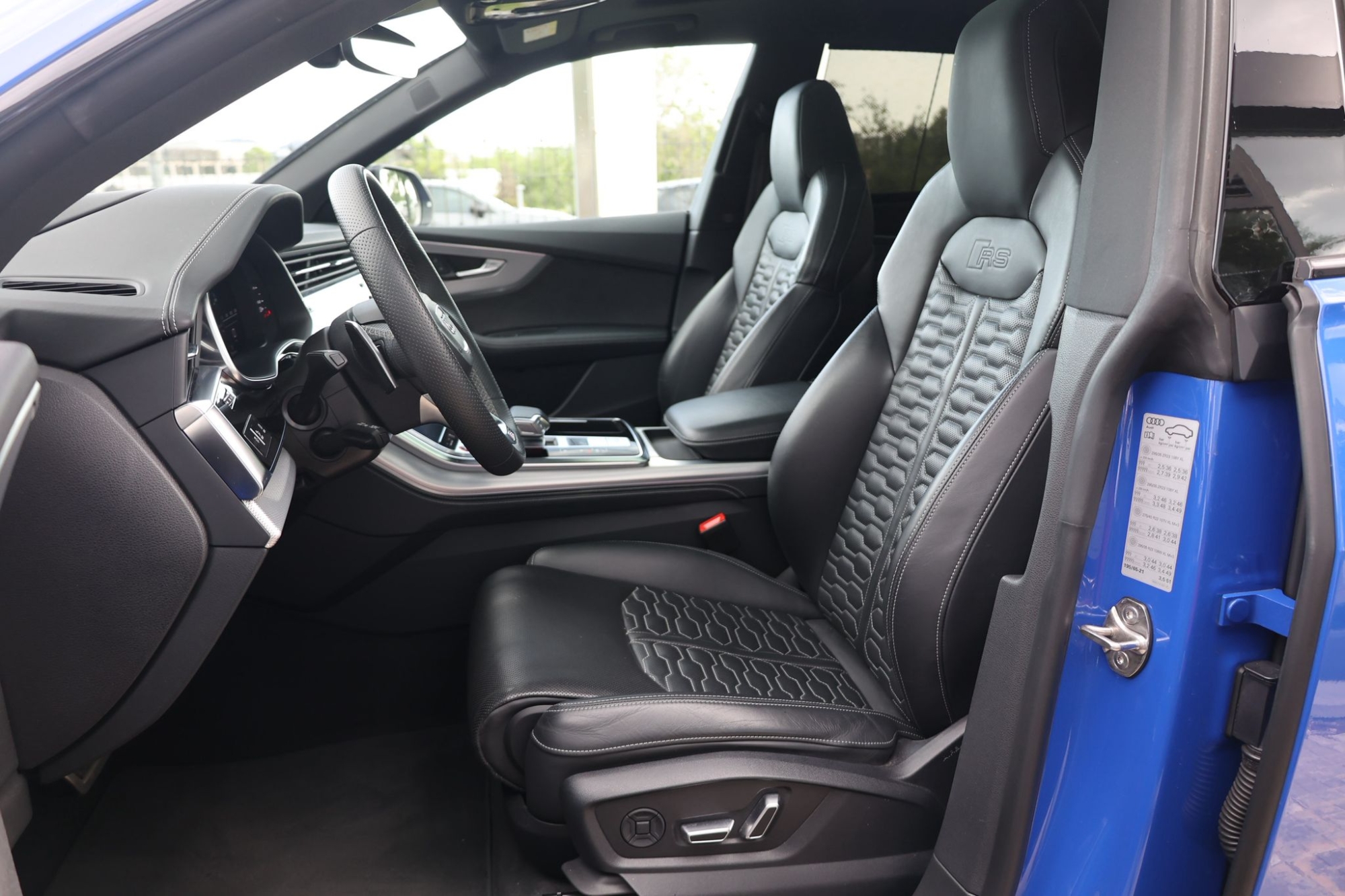 AUDI RSQ8