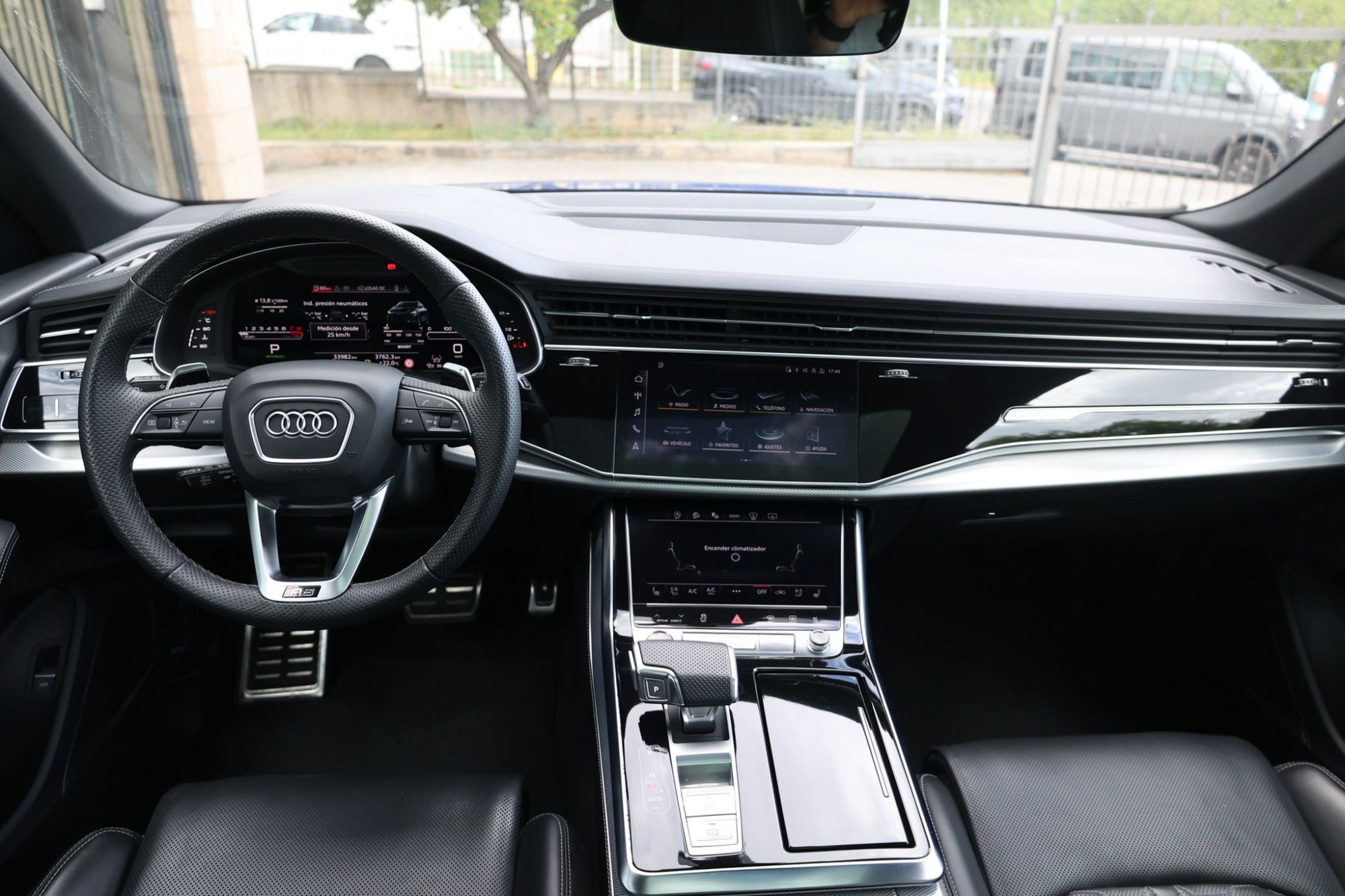 AUDI RSQ8