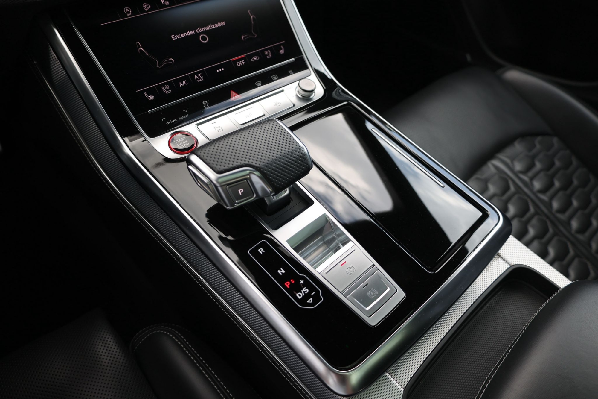 AUDI RSQ8