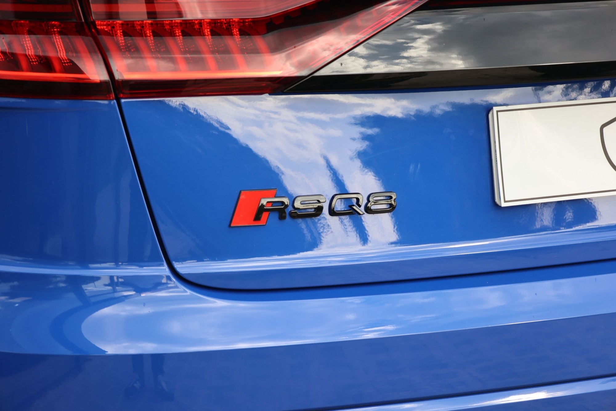 AUDI RSQ8