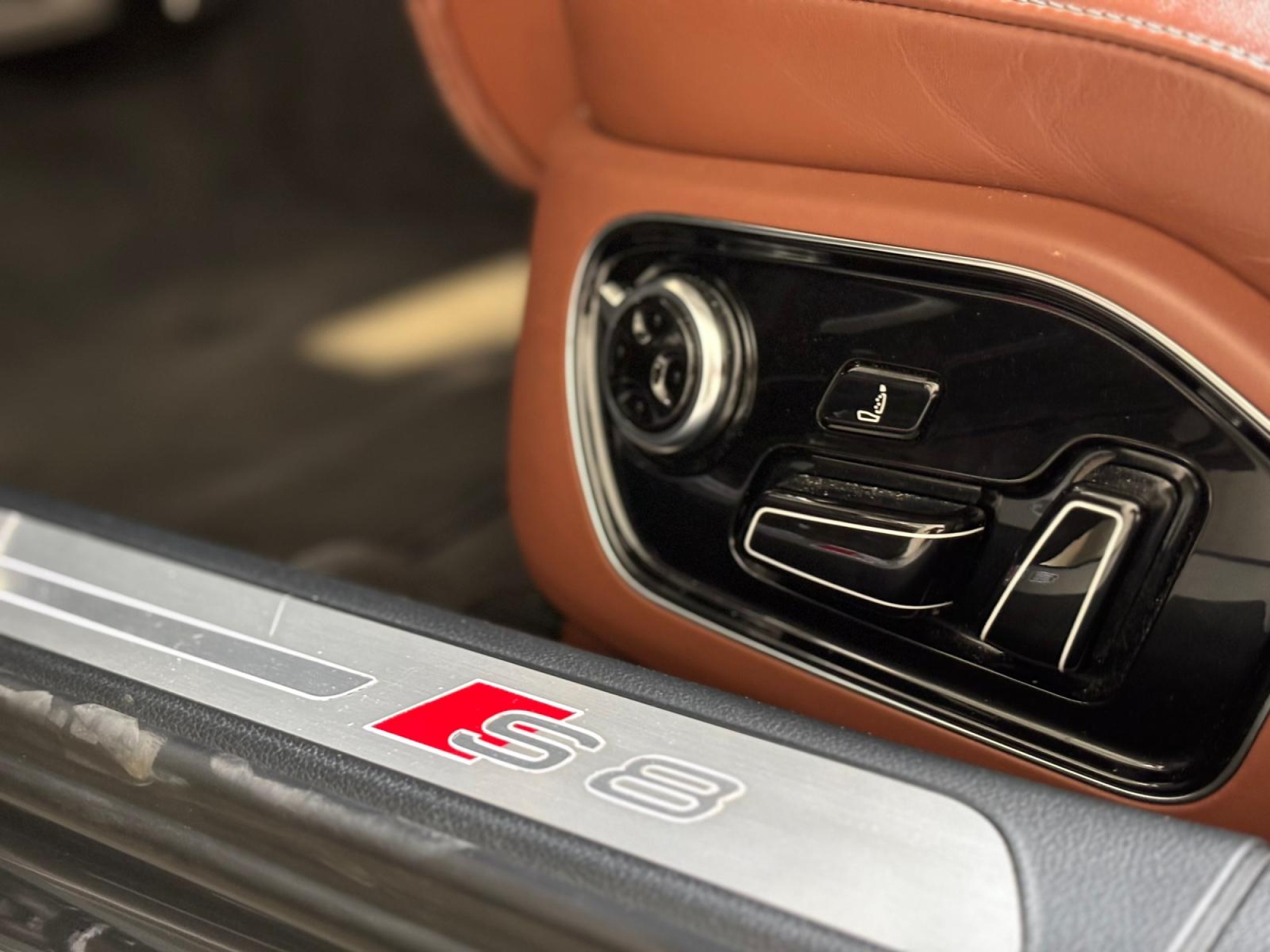 AUDI S8 V8 TURBO QUATTRO