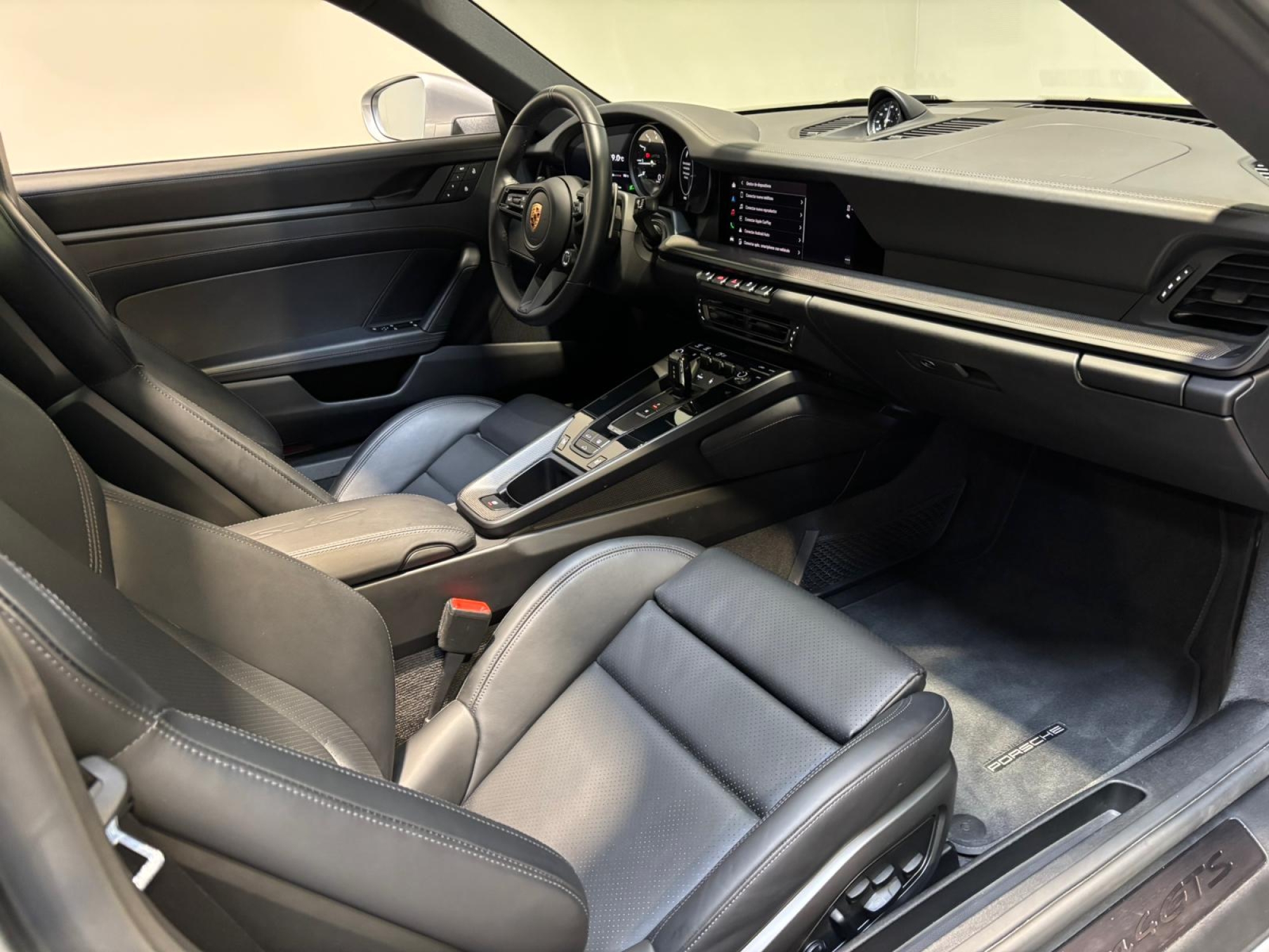 PORSCHE 911 992 CARRERA 4 GTS