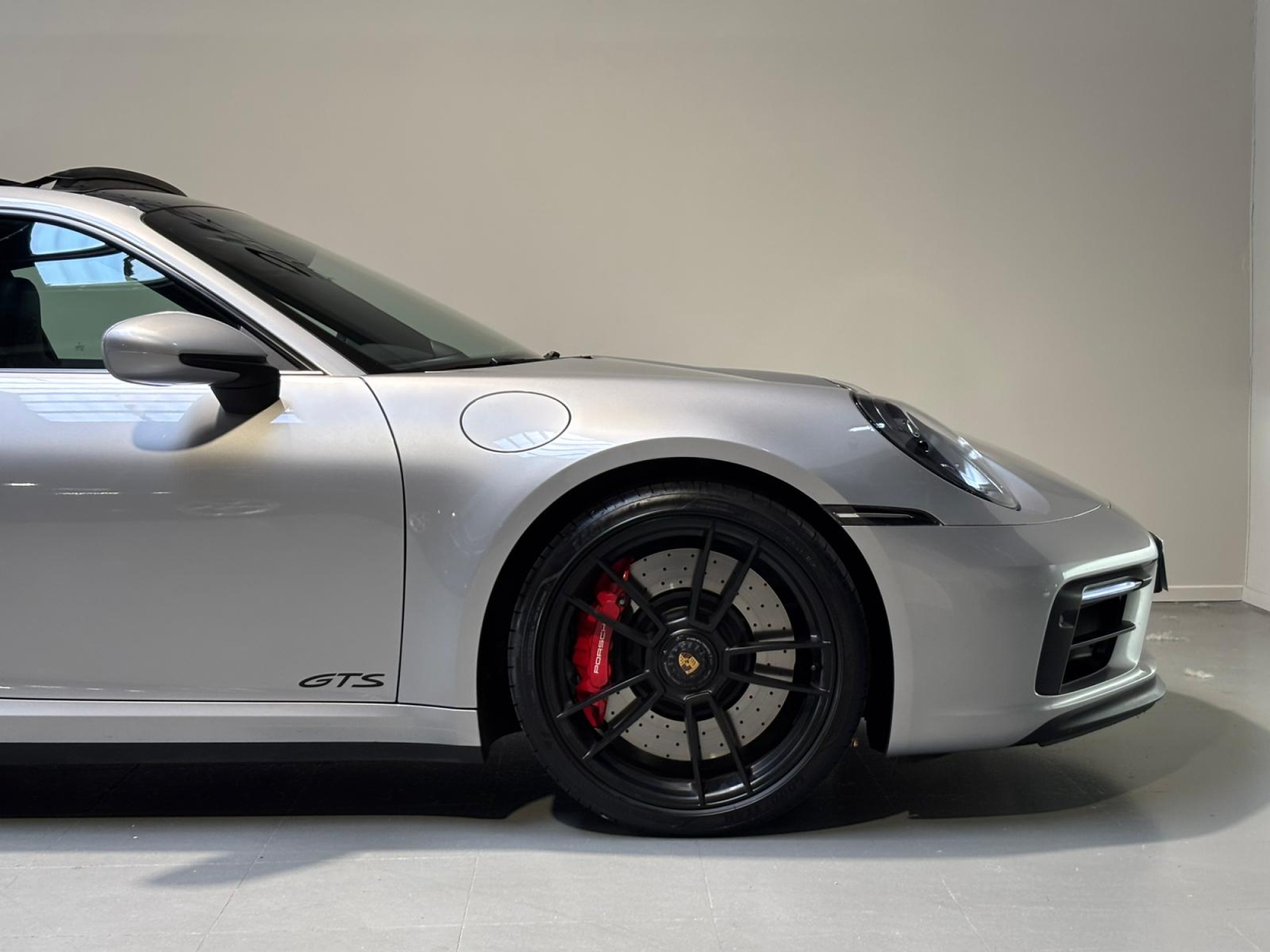 PORSCHE 911 992 CARRERA 4 GTS