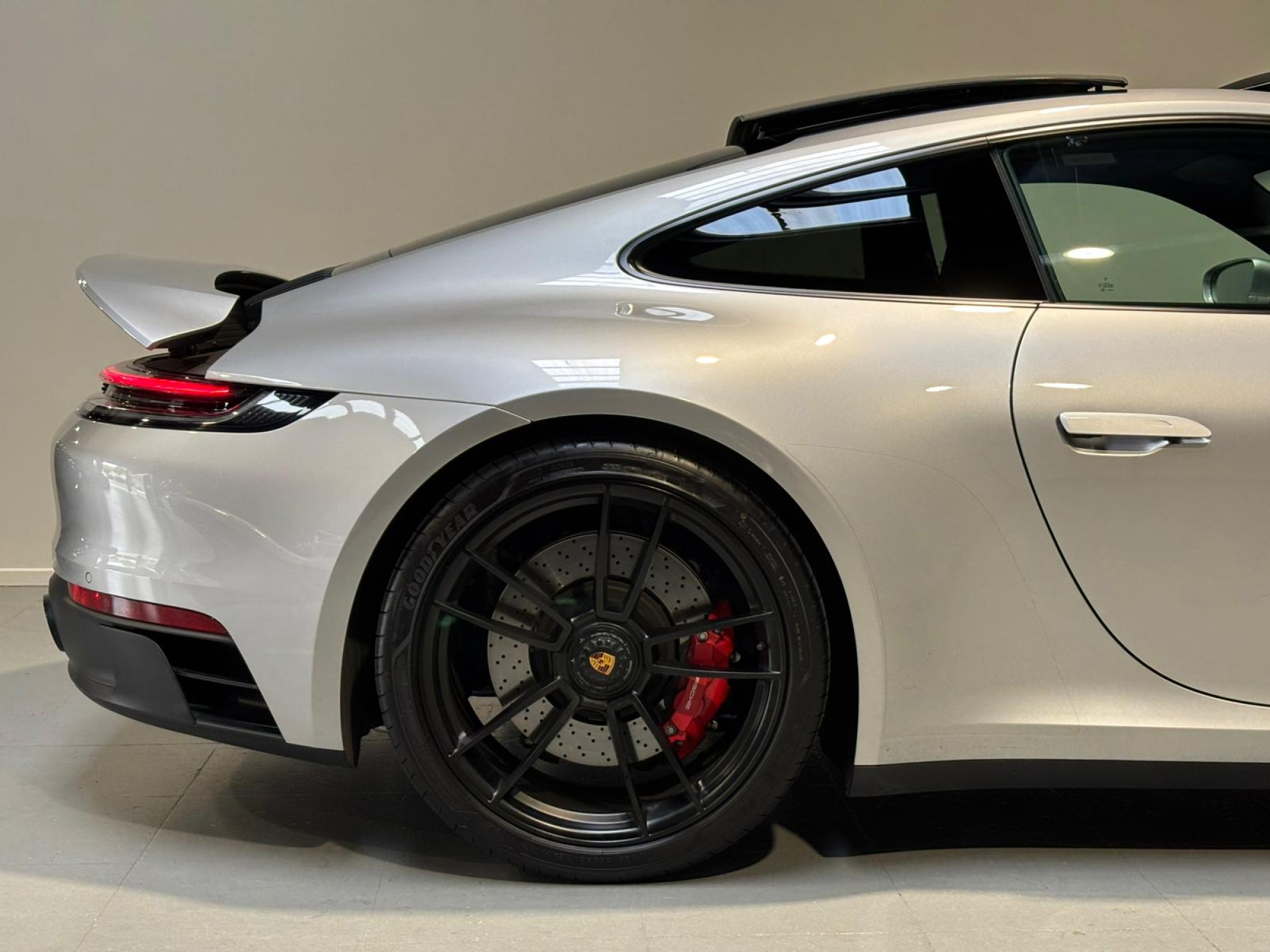 PORSCHE 911 992 CARRERA 4 GTS