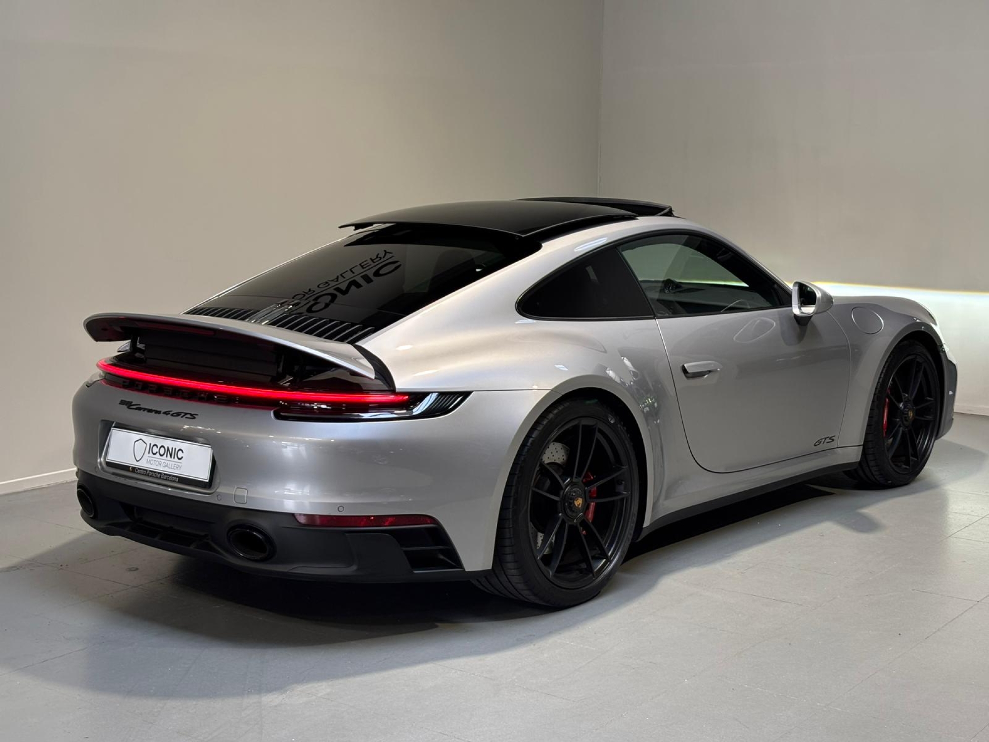 PORSCHE 911 992 CARRERA 4 GTS