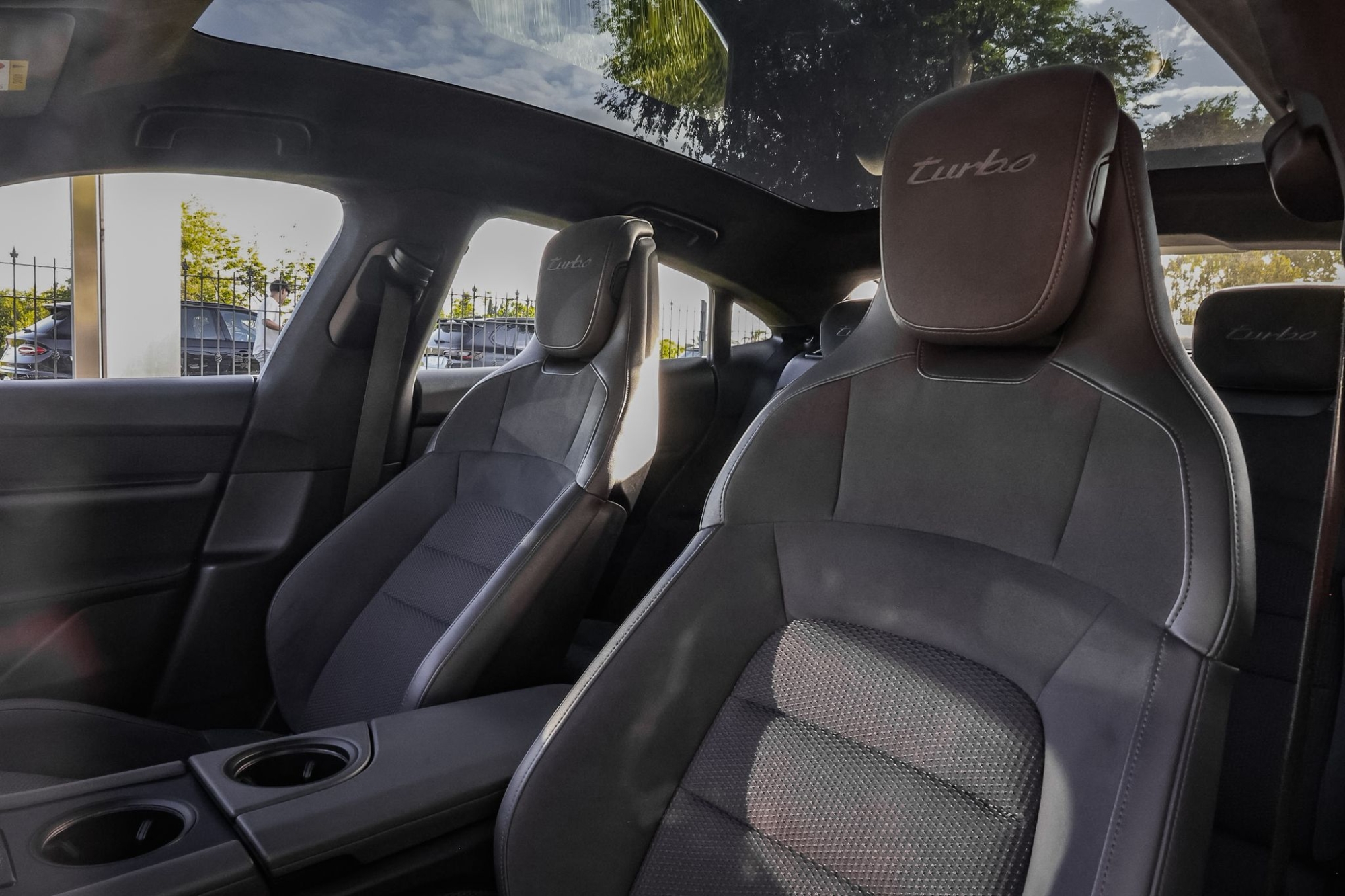 PORSCHE TAYCAN TURBO 