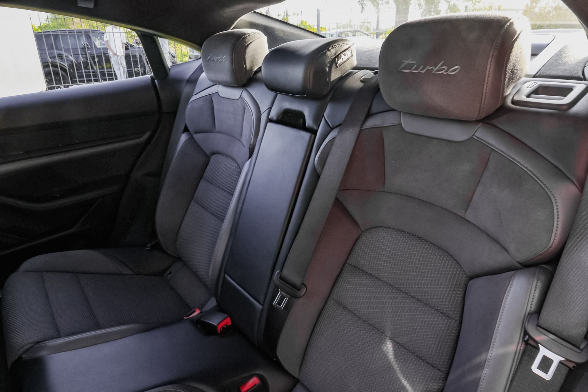 PORSCHE TAYCAN TURBO 