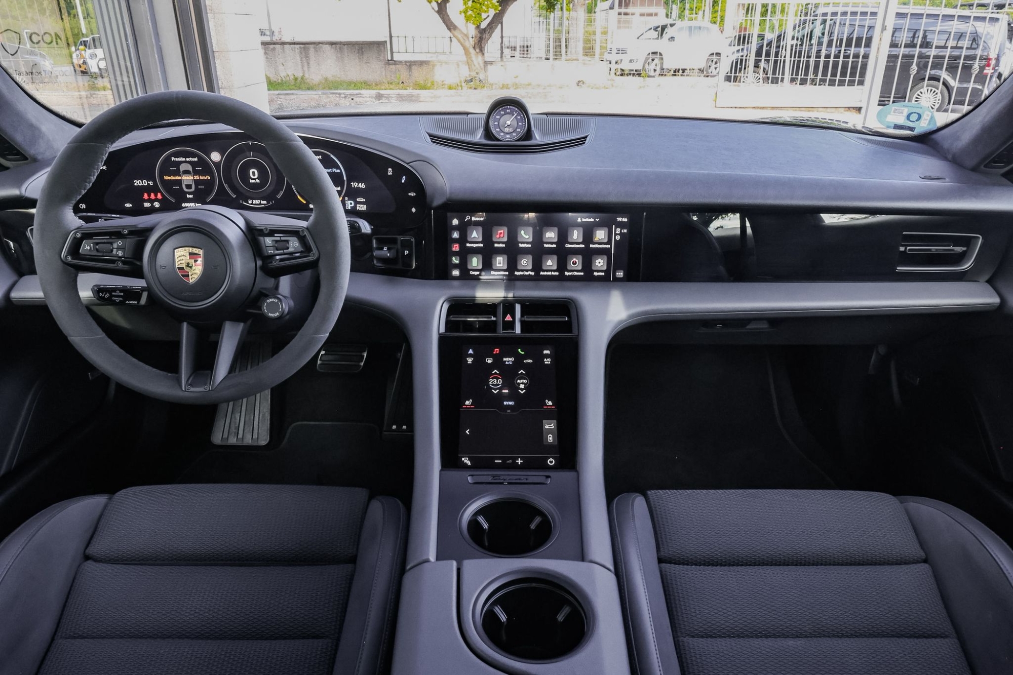PORSCHE TAYCAN TURBO 