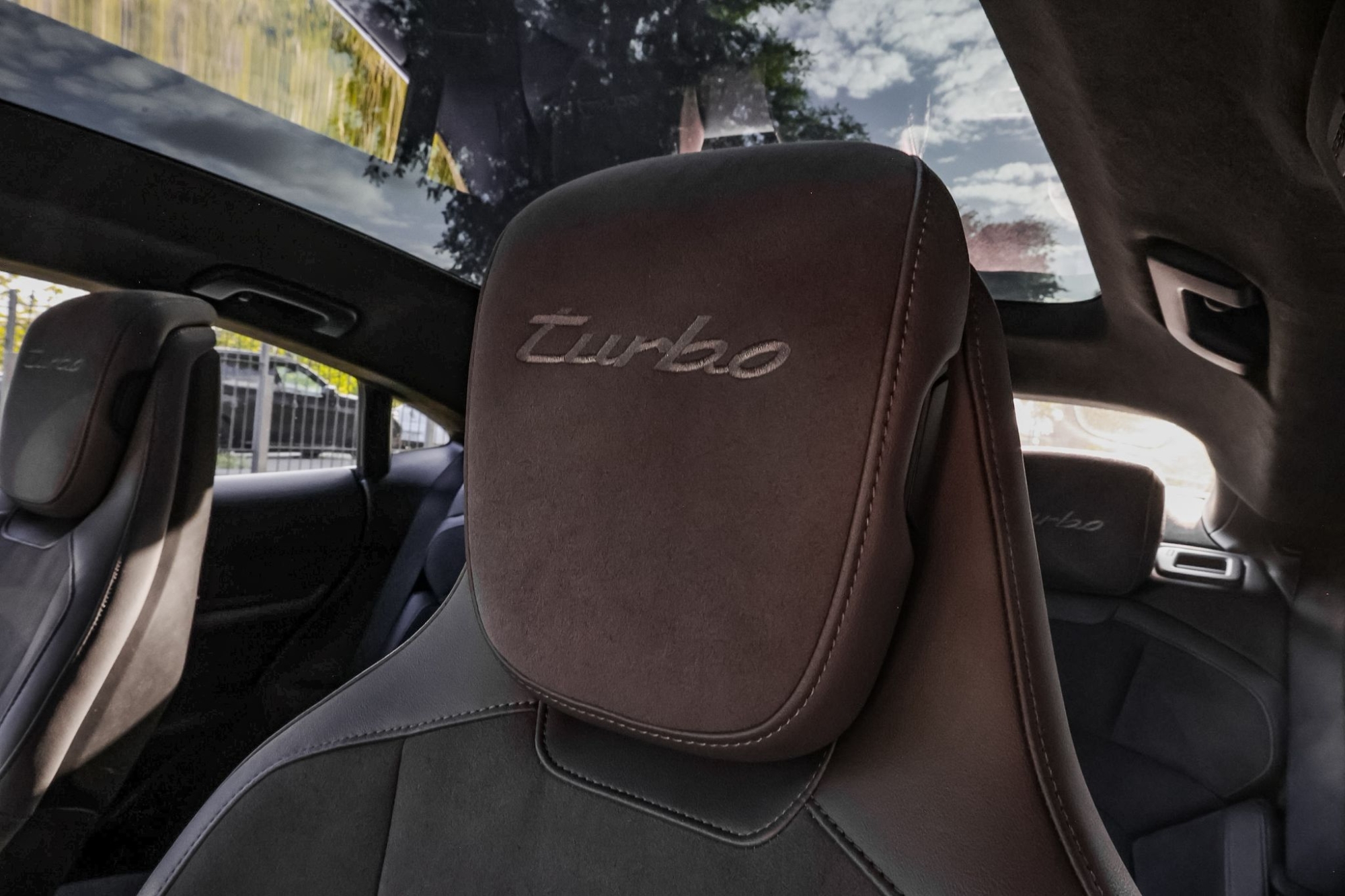 PORSCHE TAYCAN TURBO 