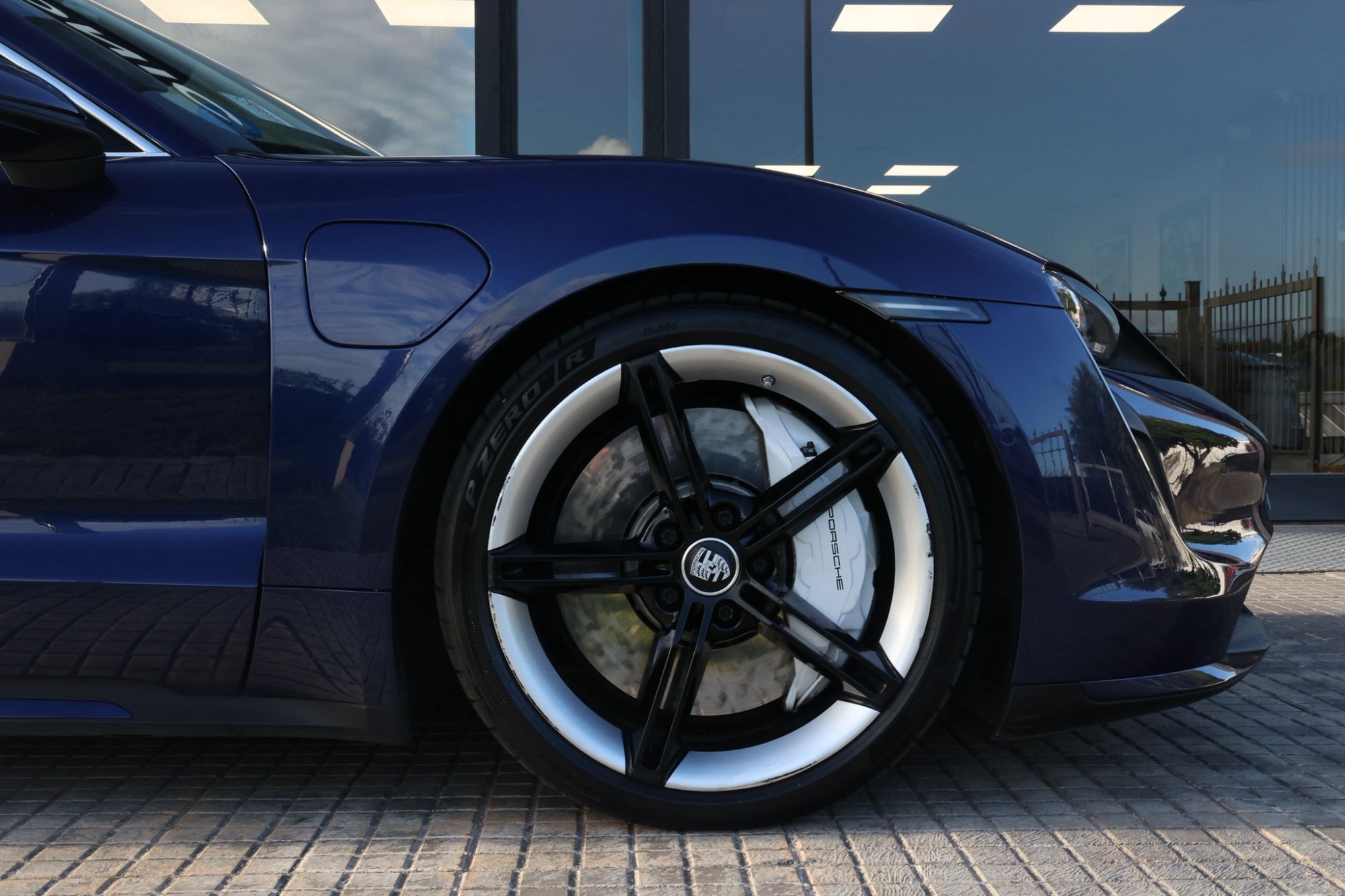 PORSCHE TAYCAN TURBO 