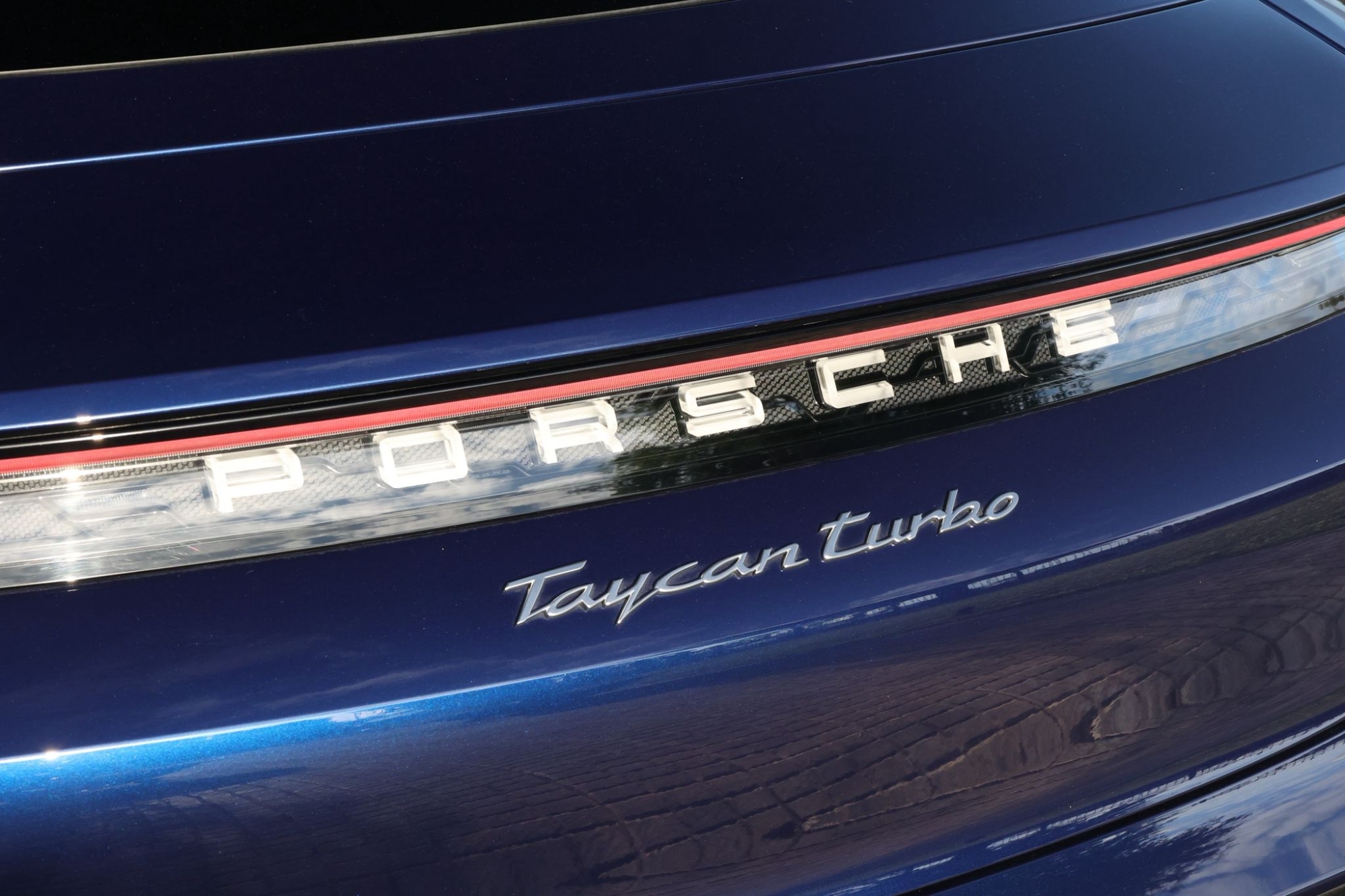 PORSCHE TAYCAN TURBO 