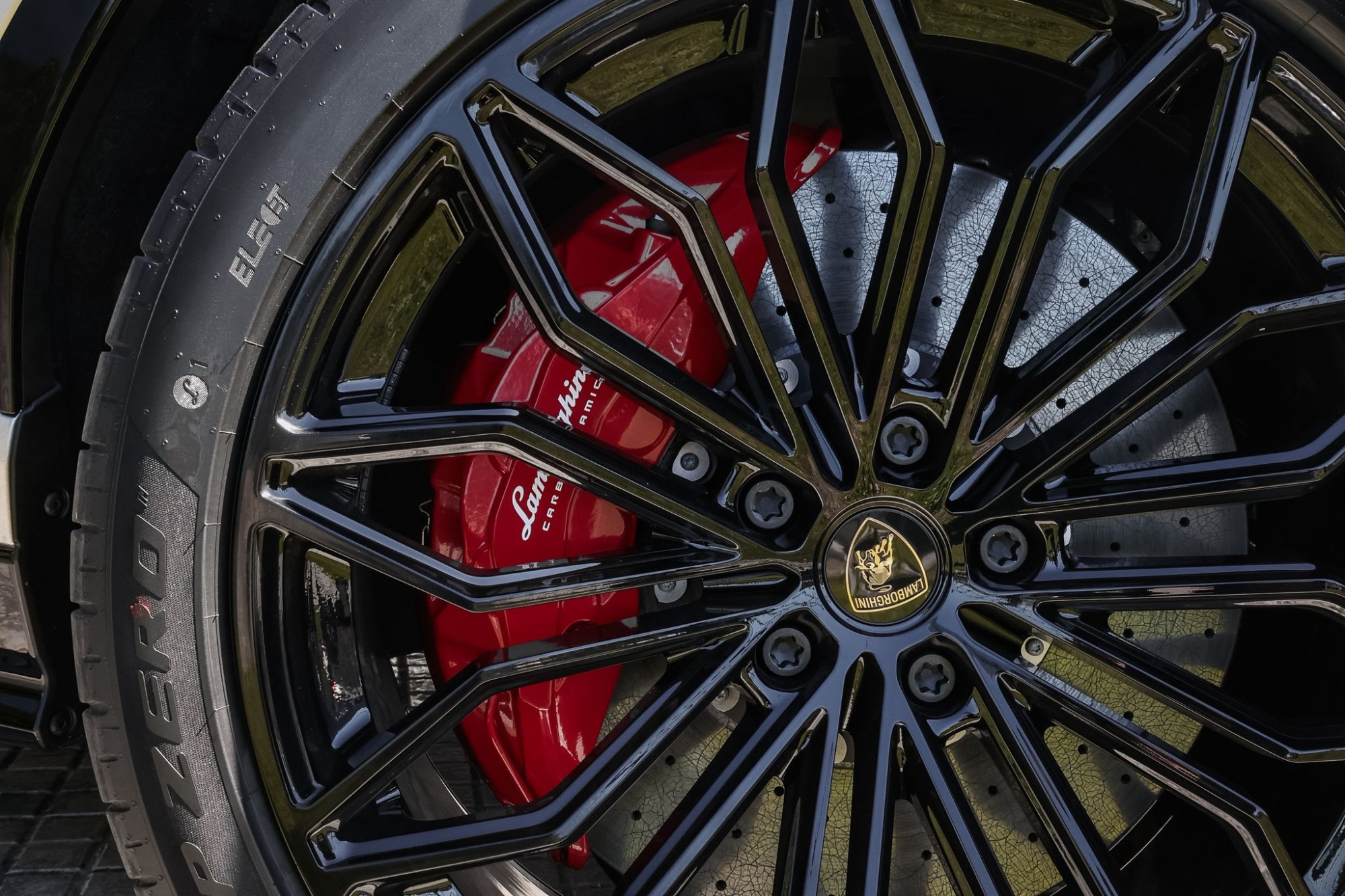 LAMBORGHINI URUS SE NUEVO