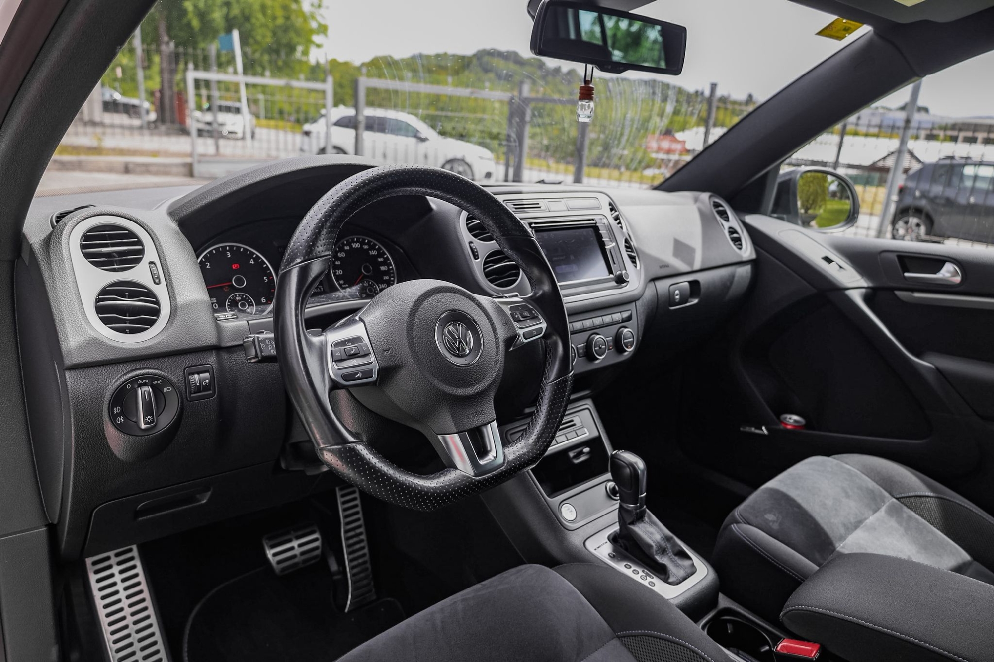 VOLKSWAGEN TIGUAN R-LINE CITYSCAPE