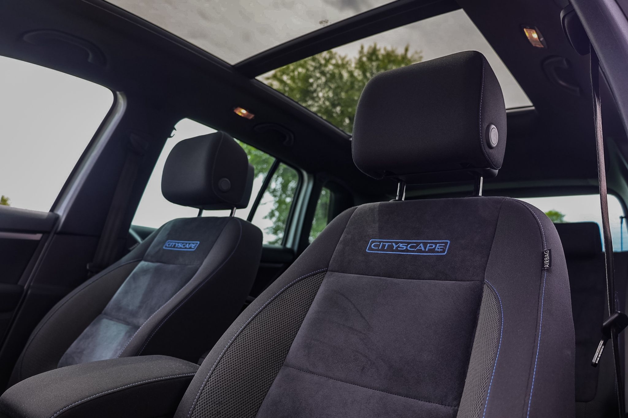 VOLKSWAGEN TIGUAN R-LINE CITYSCAPE