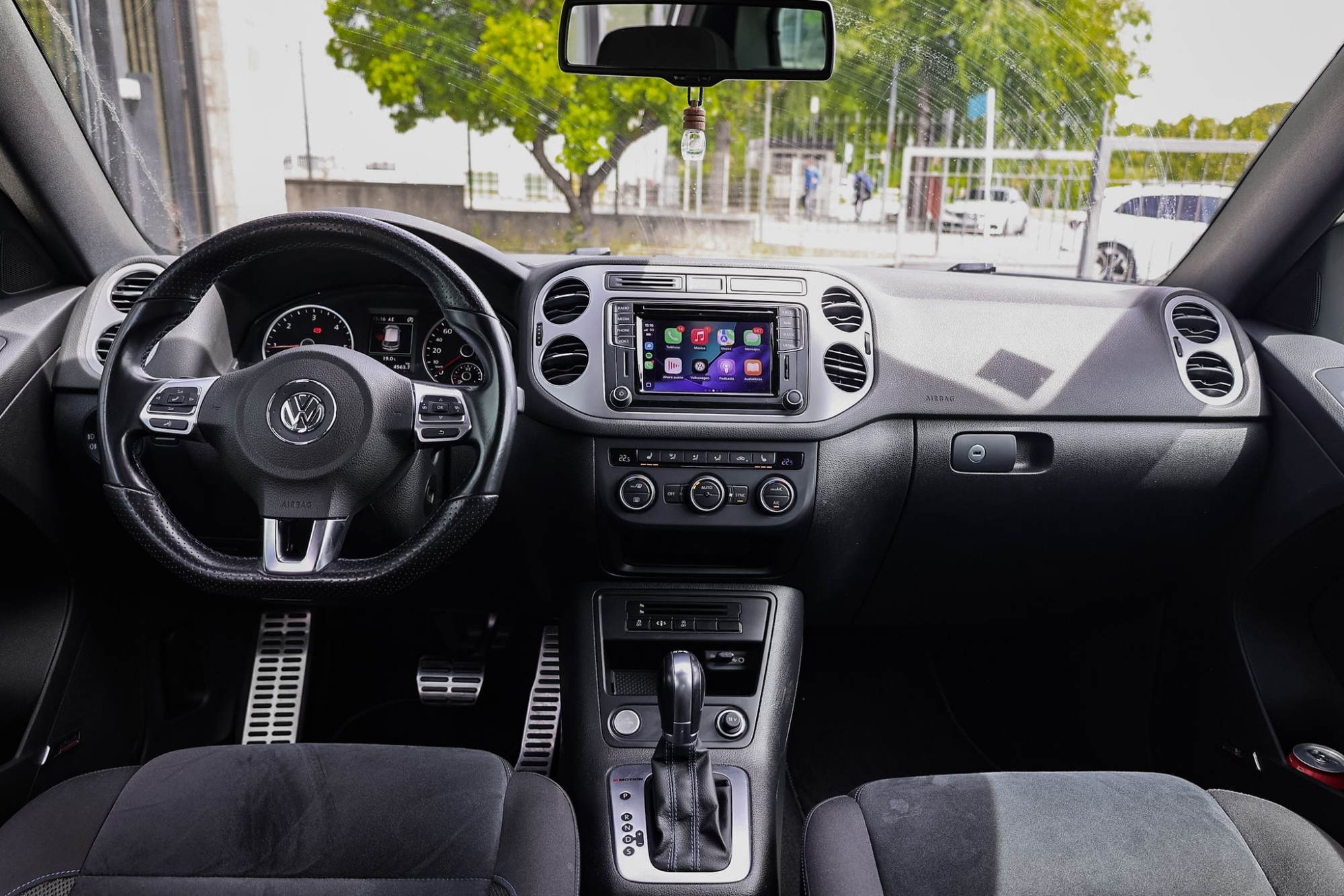 VOLKSWAGEN TIGUAN R-LINE CITYSCAPE