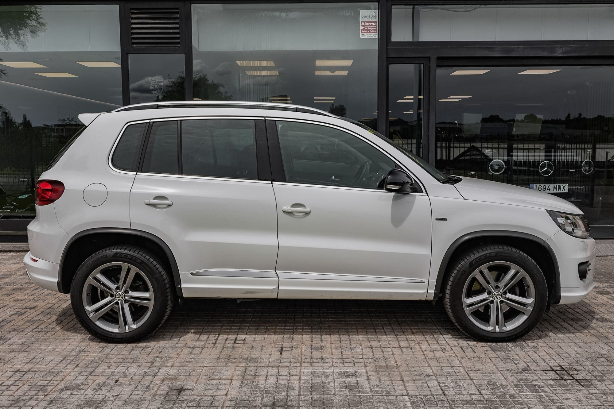 VOLKSWAGEN TIGUAN R-LINE CITYSCAPE