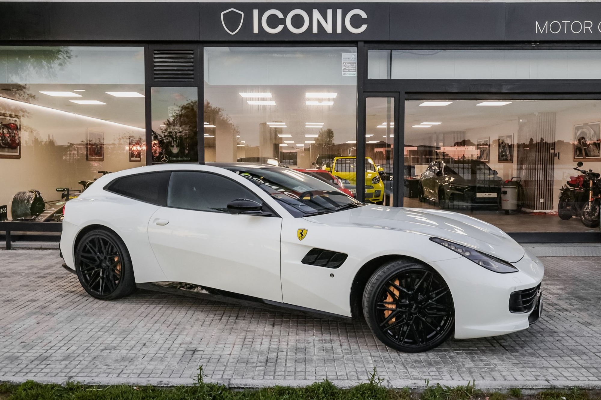 FERRARI GTC4 LUSSO V12
