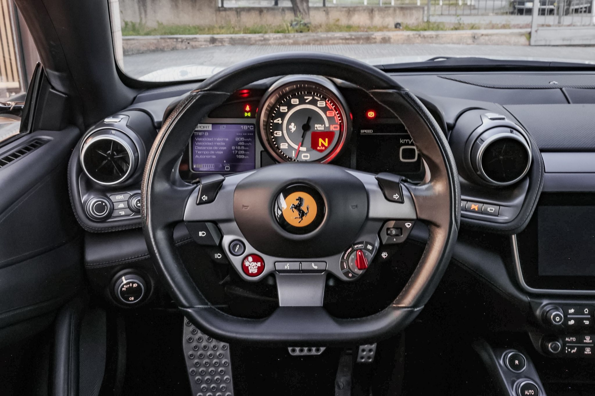 FERRARI GTC4 LUSSO V12