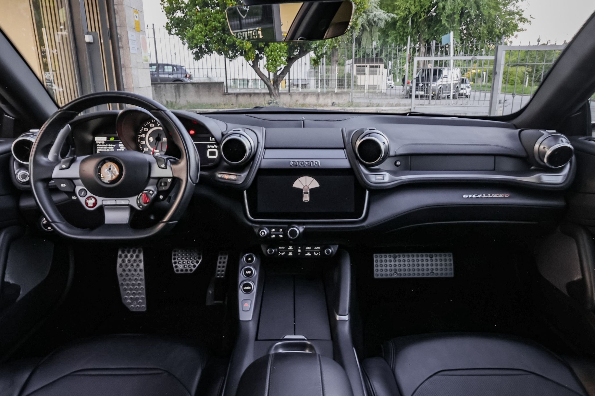 FERRARI GTC4 LUSSO V12