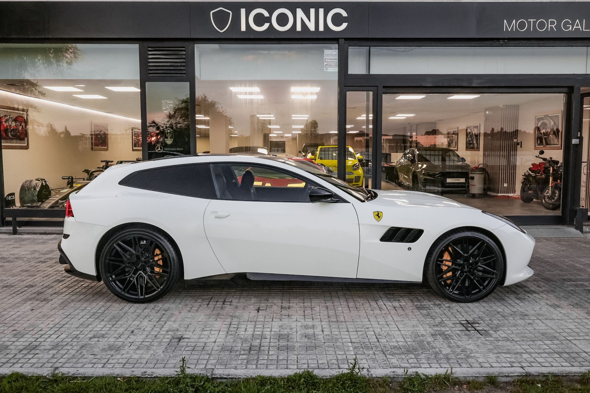 FERRARI GTC4 LUSSO V12