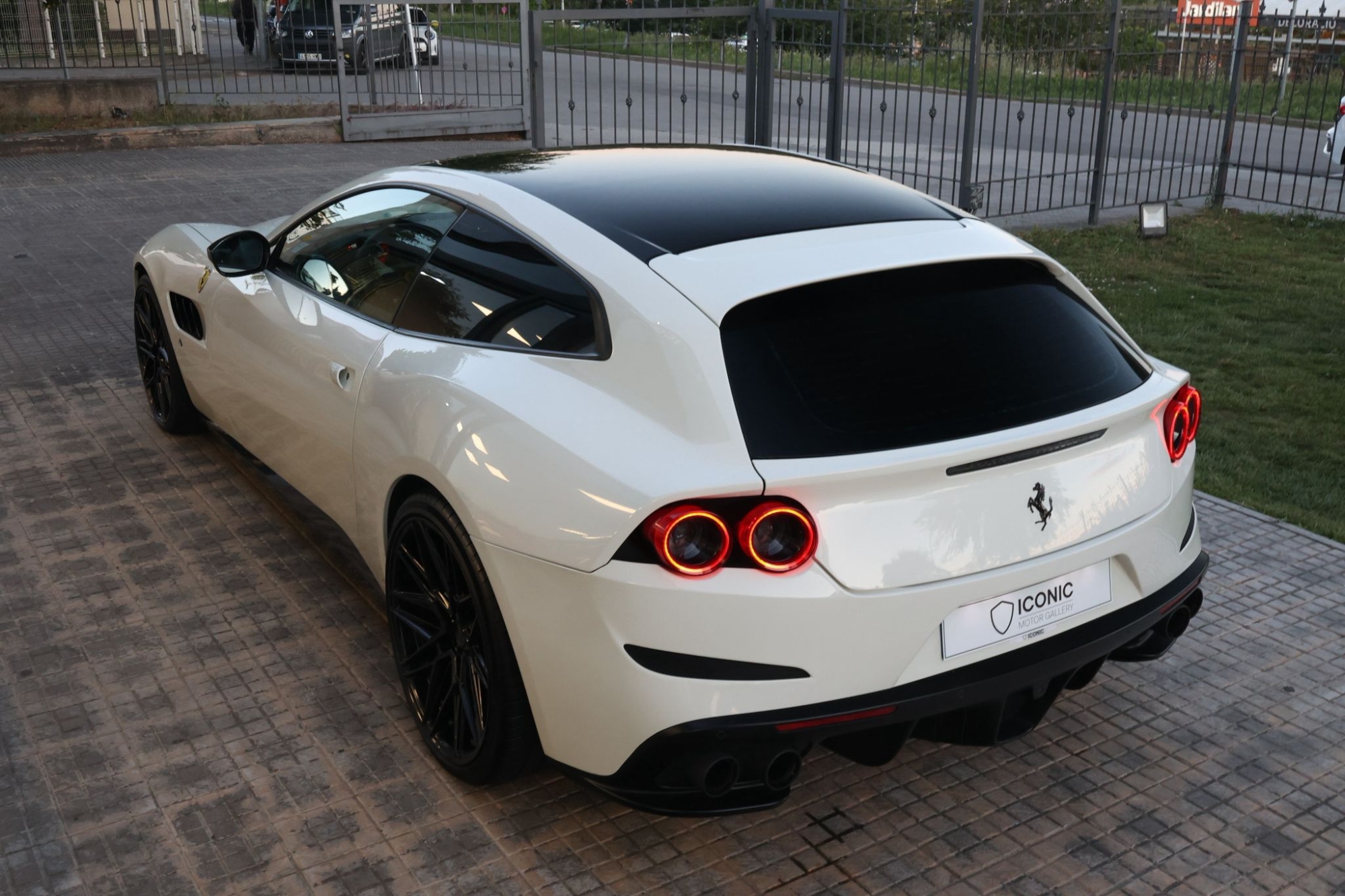 FERRARI GTC4 LUSSO V12