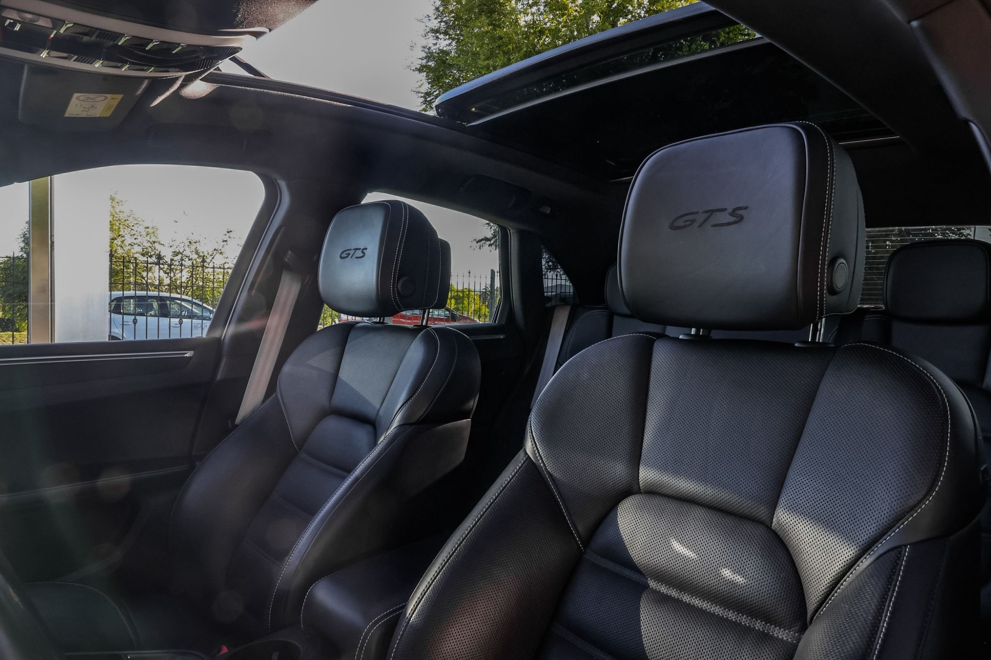 PORSCHE MACAN GTS