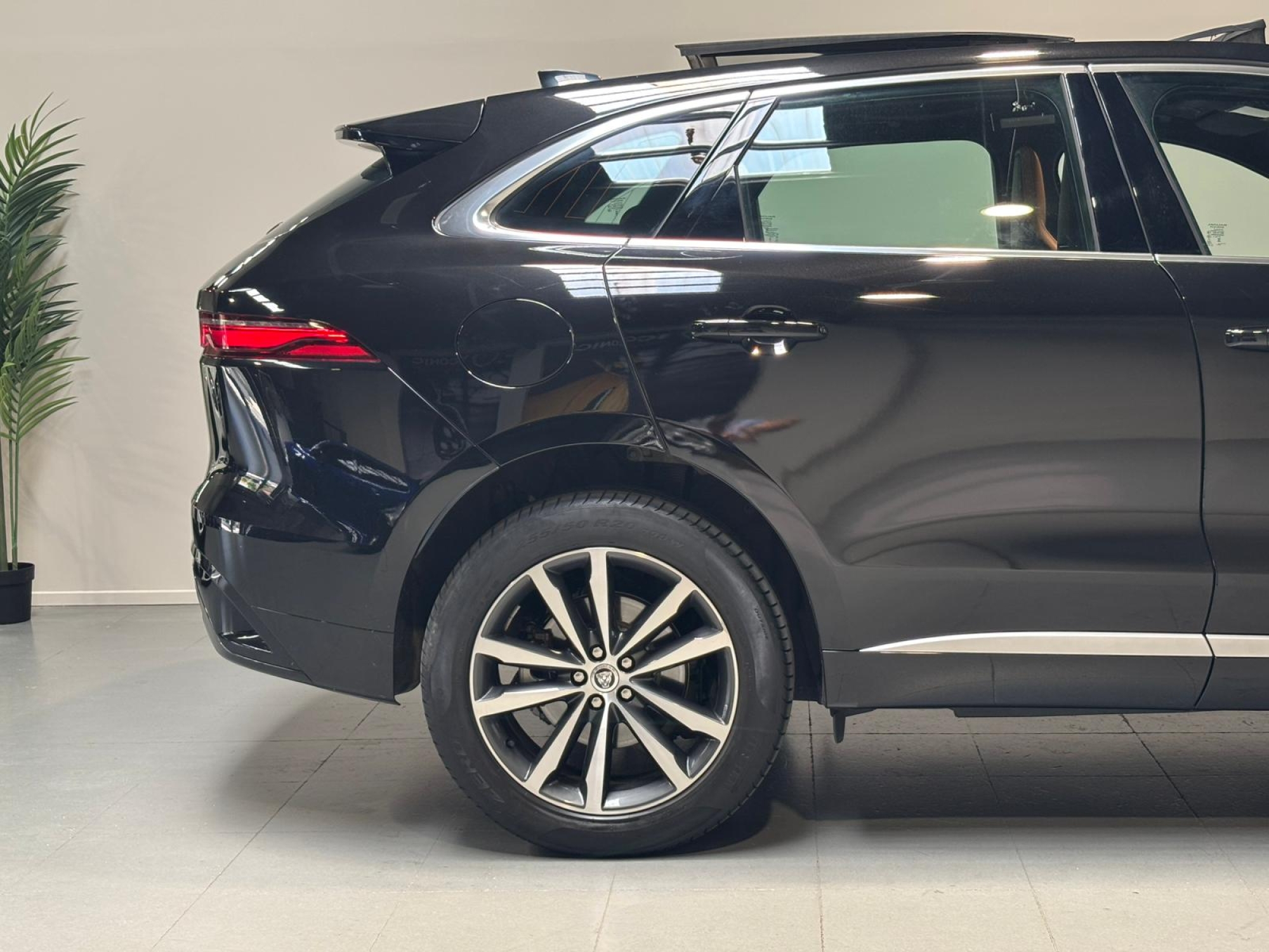 JAGUAR F-PACE 2.0D I4 204PS AWD AUTO MHEV RDynamic S