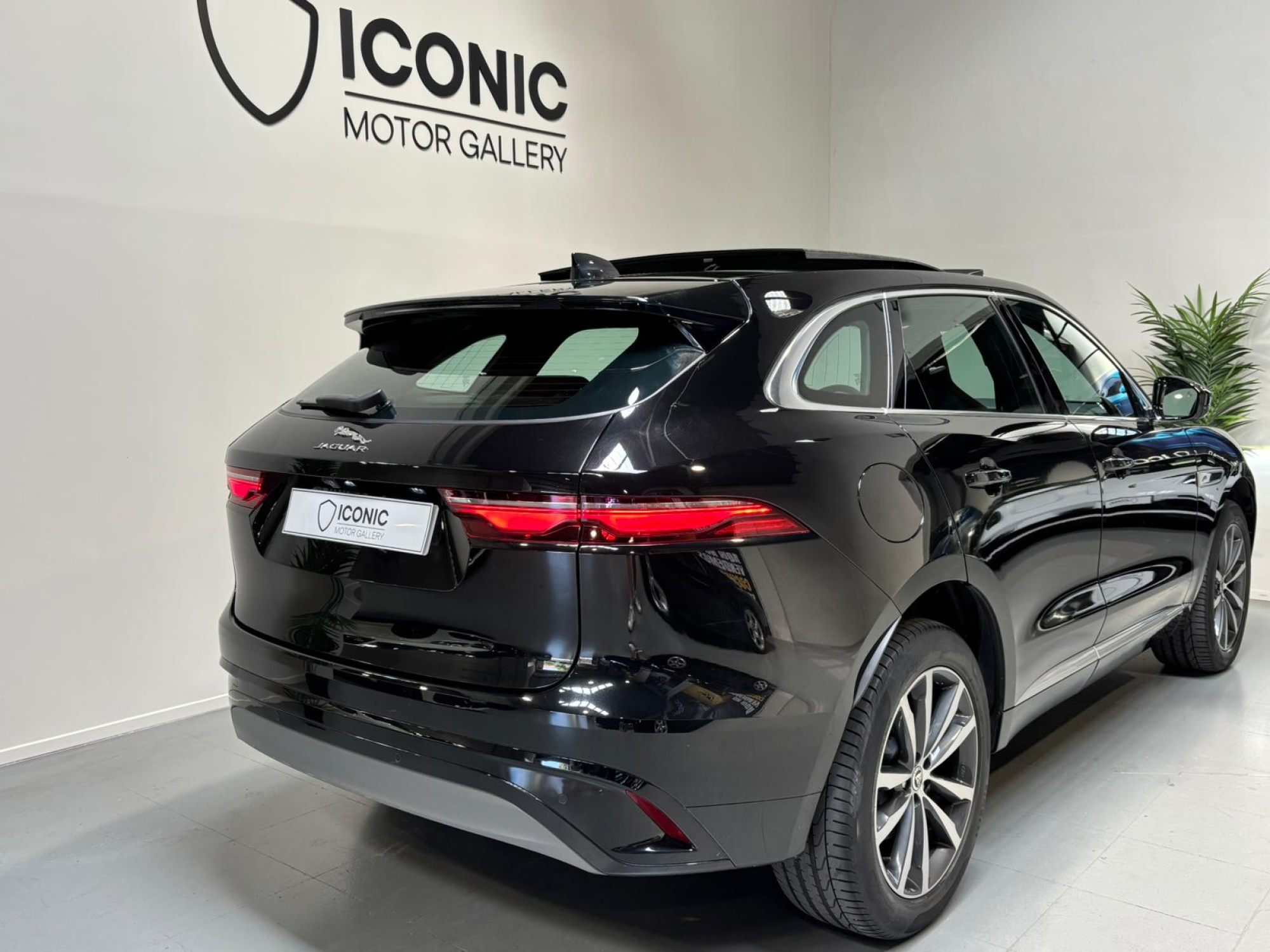 JAGUAR F-PACE 2.0D I4 204PS AWD AUTO MHEV RDynamic S