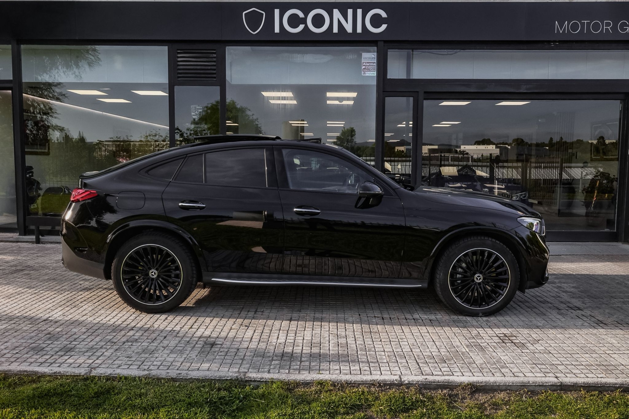 MERCEDES-BENZ GLC 300 d COUPE AMG LINE