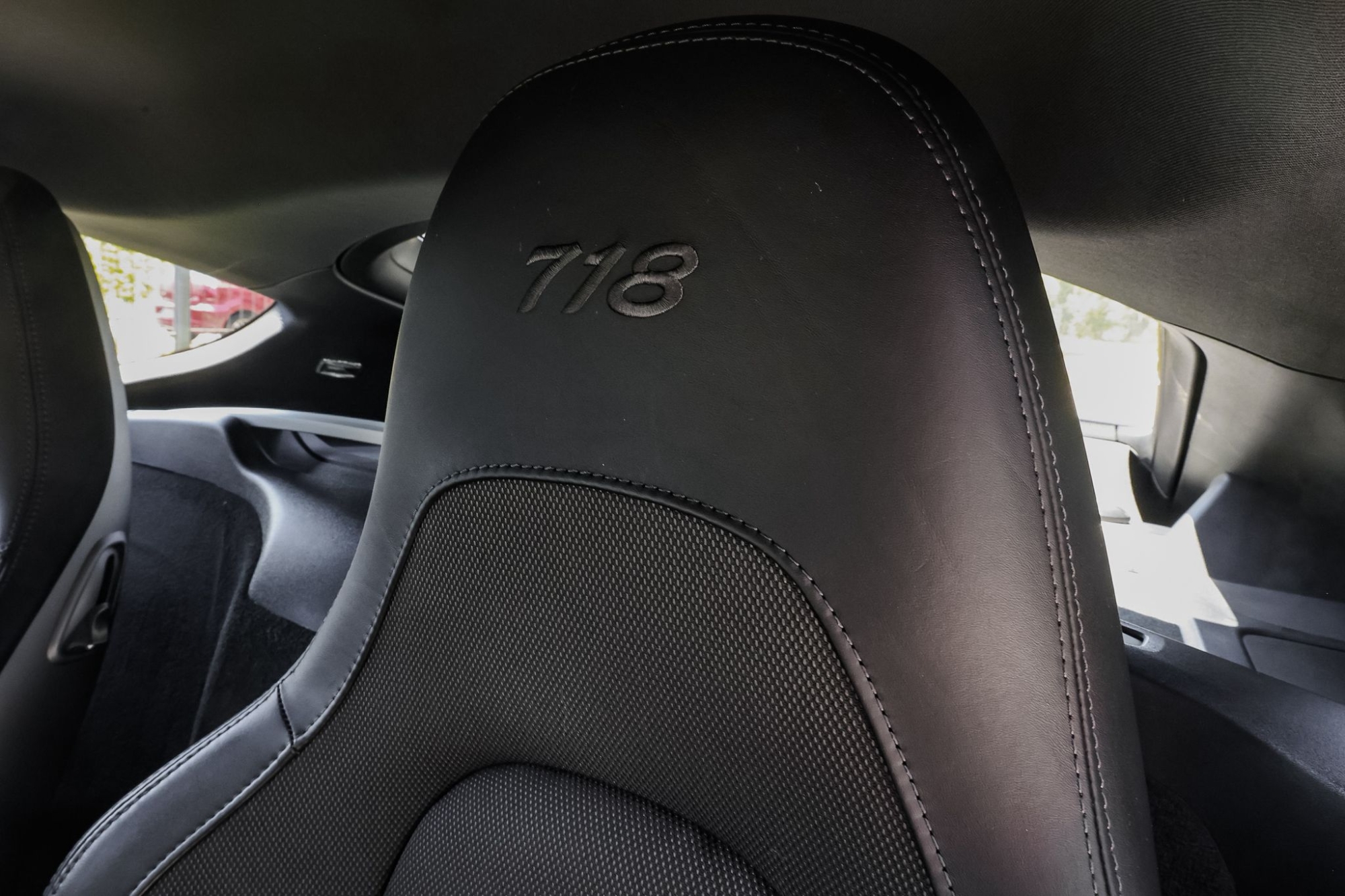 PORSCHE 718 CAYMAN T