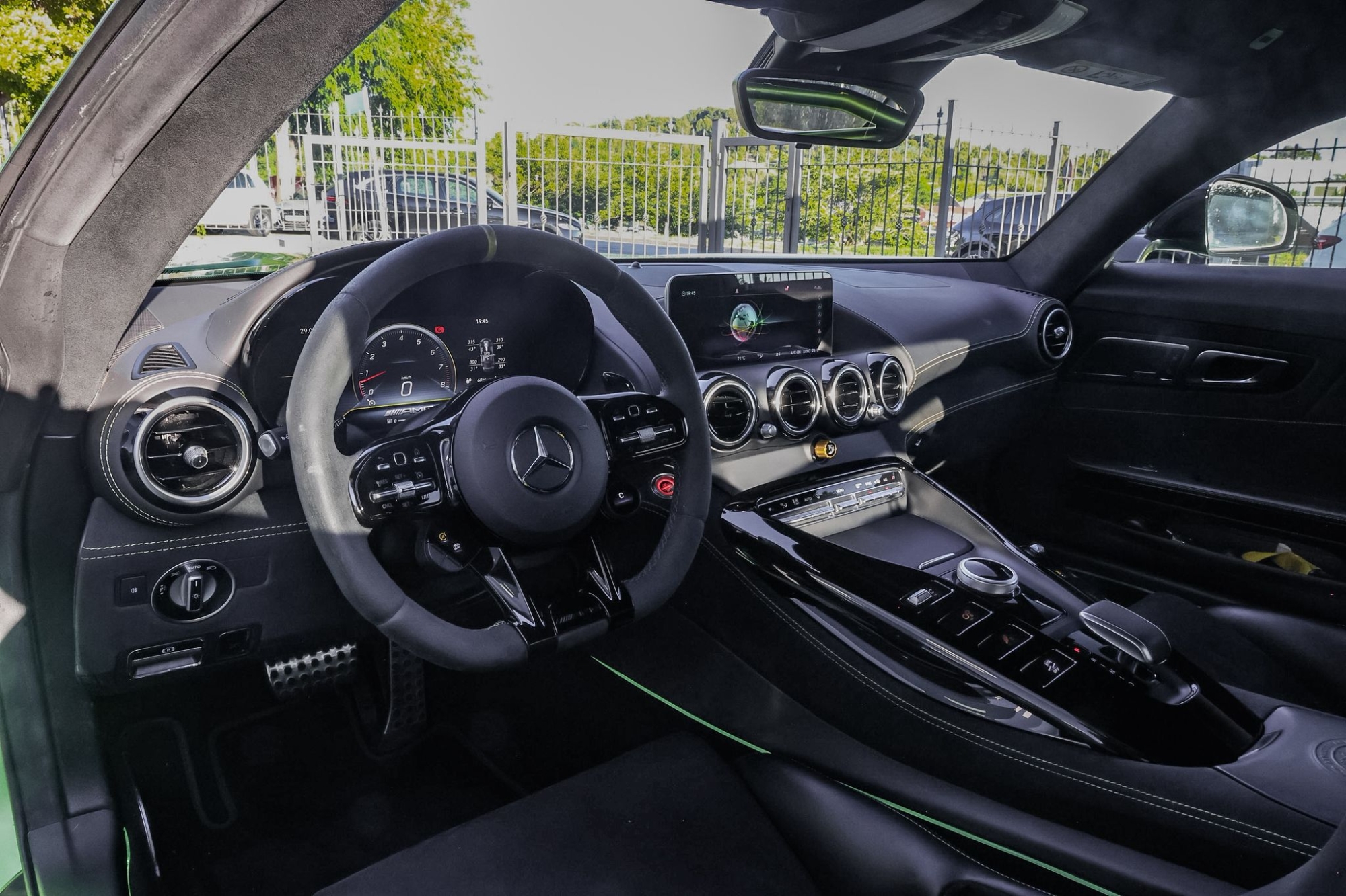 MERCEDES-BENZ AMG GT-R COUPÉ 