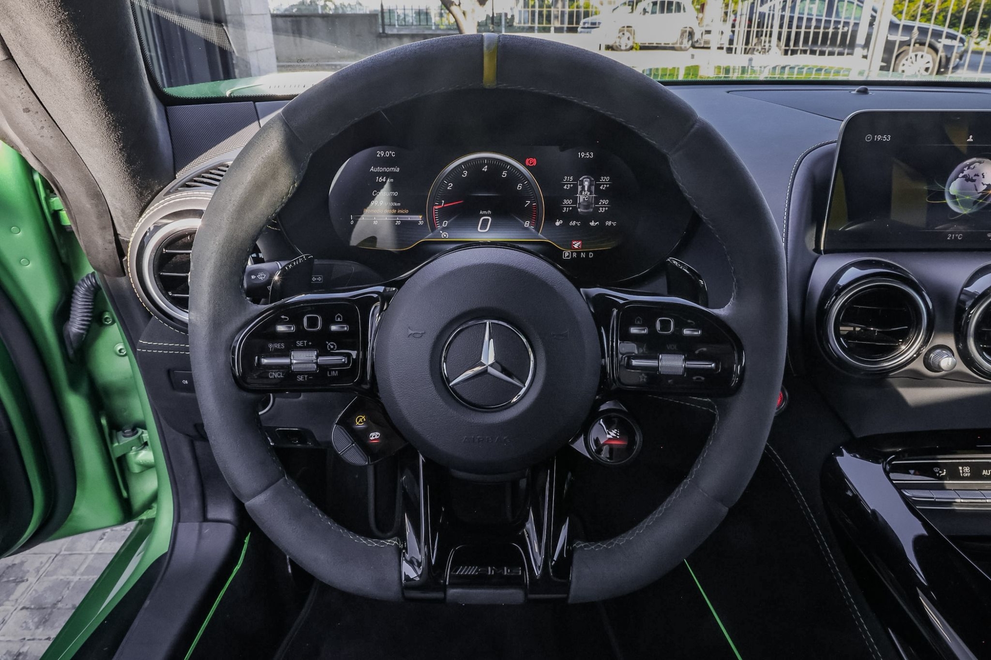 MERCEDES-BENZ AMG GT-R COUPÉ 