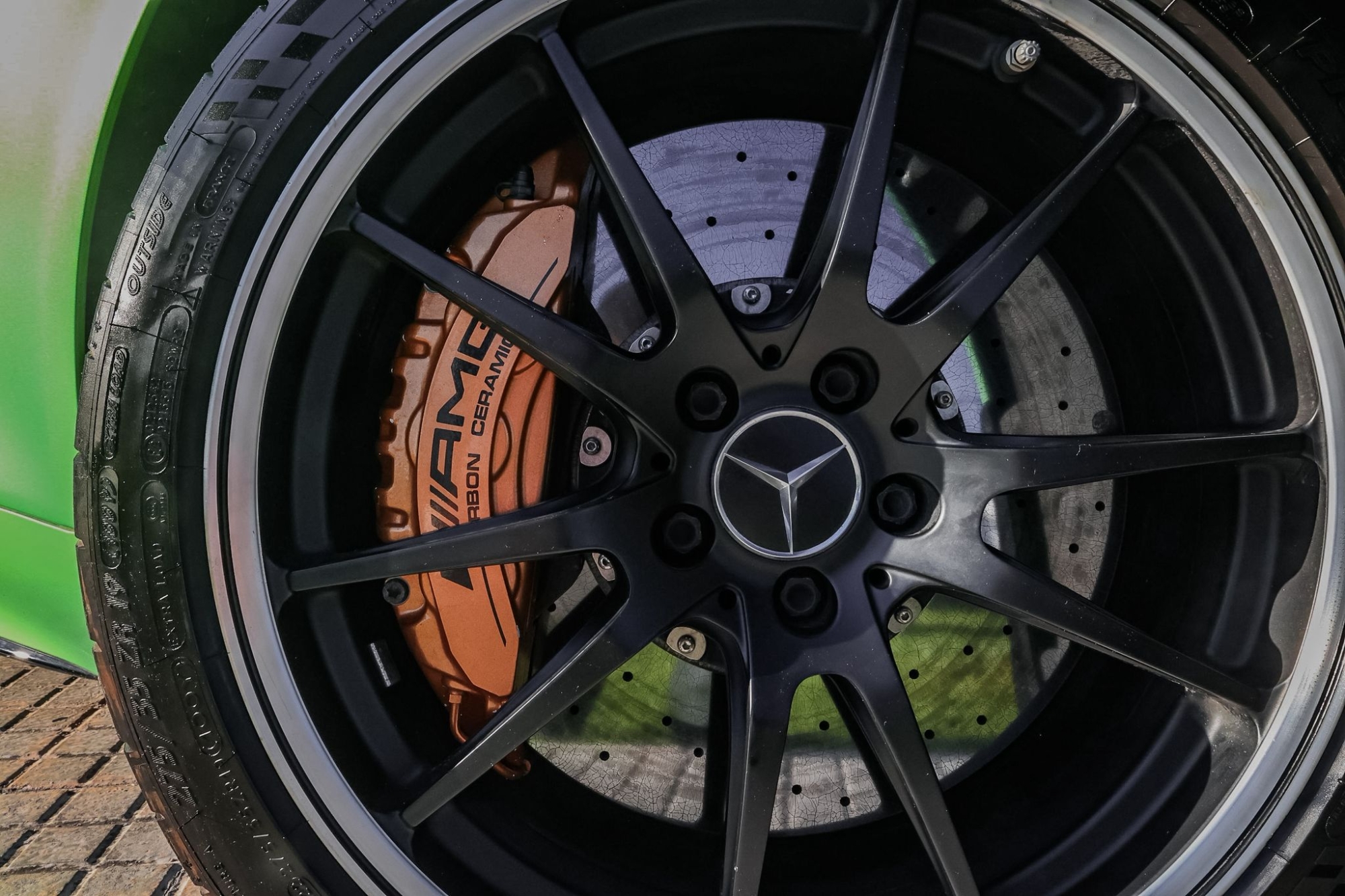 MERCEDES-BENZ AMG GT-R COUPÉ 