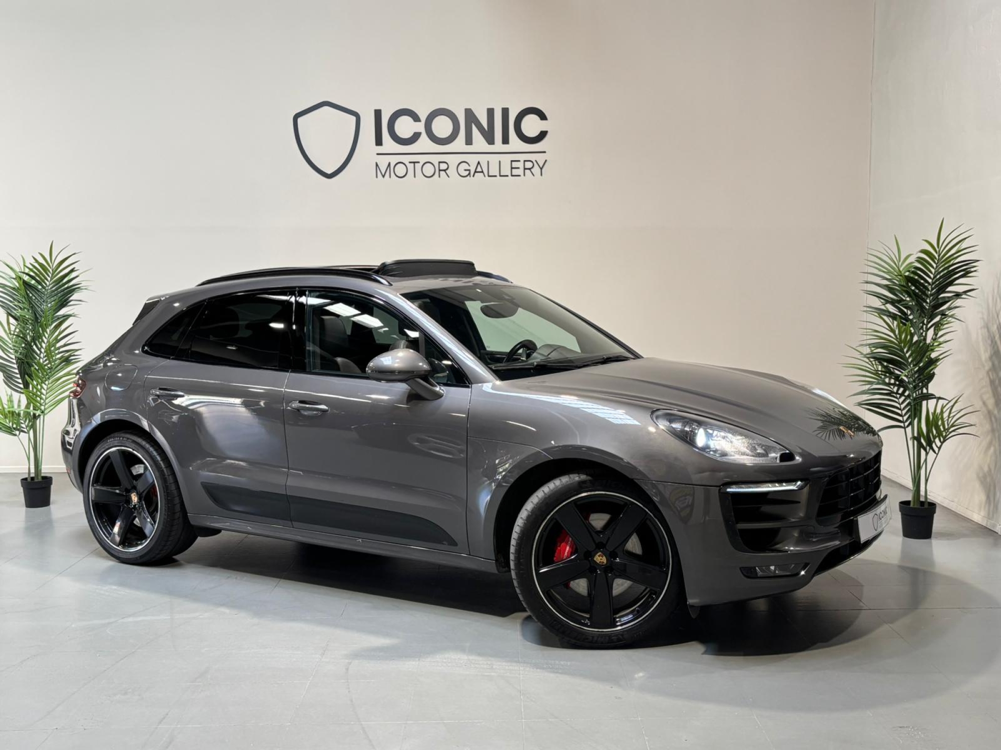 PORSCHE MACAN TURBO