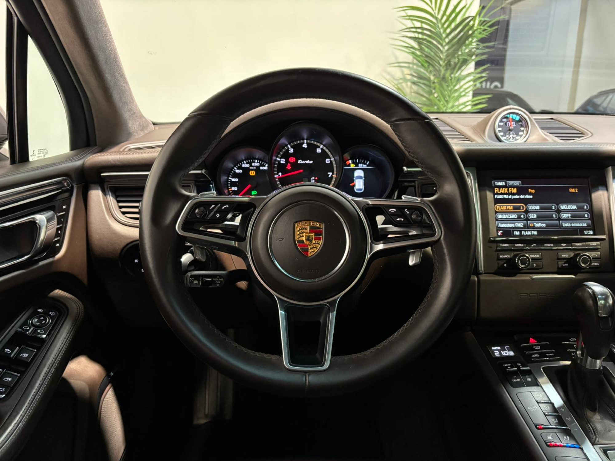 PORSCHE MACAN TURBO
